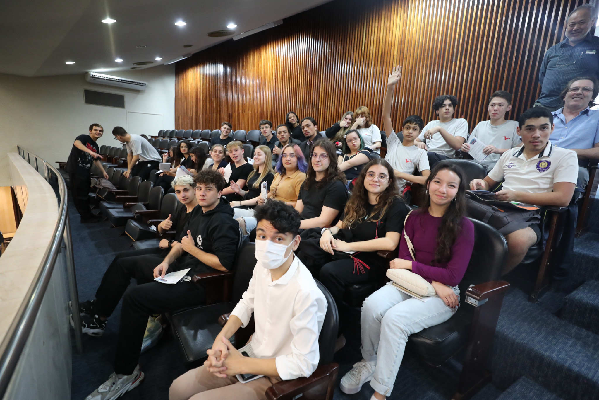 Alunos do ensino médio e de graduação visitam o Poder Legislativo