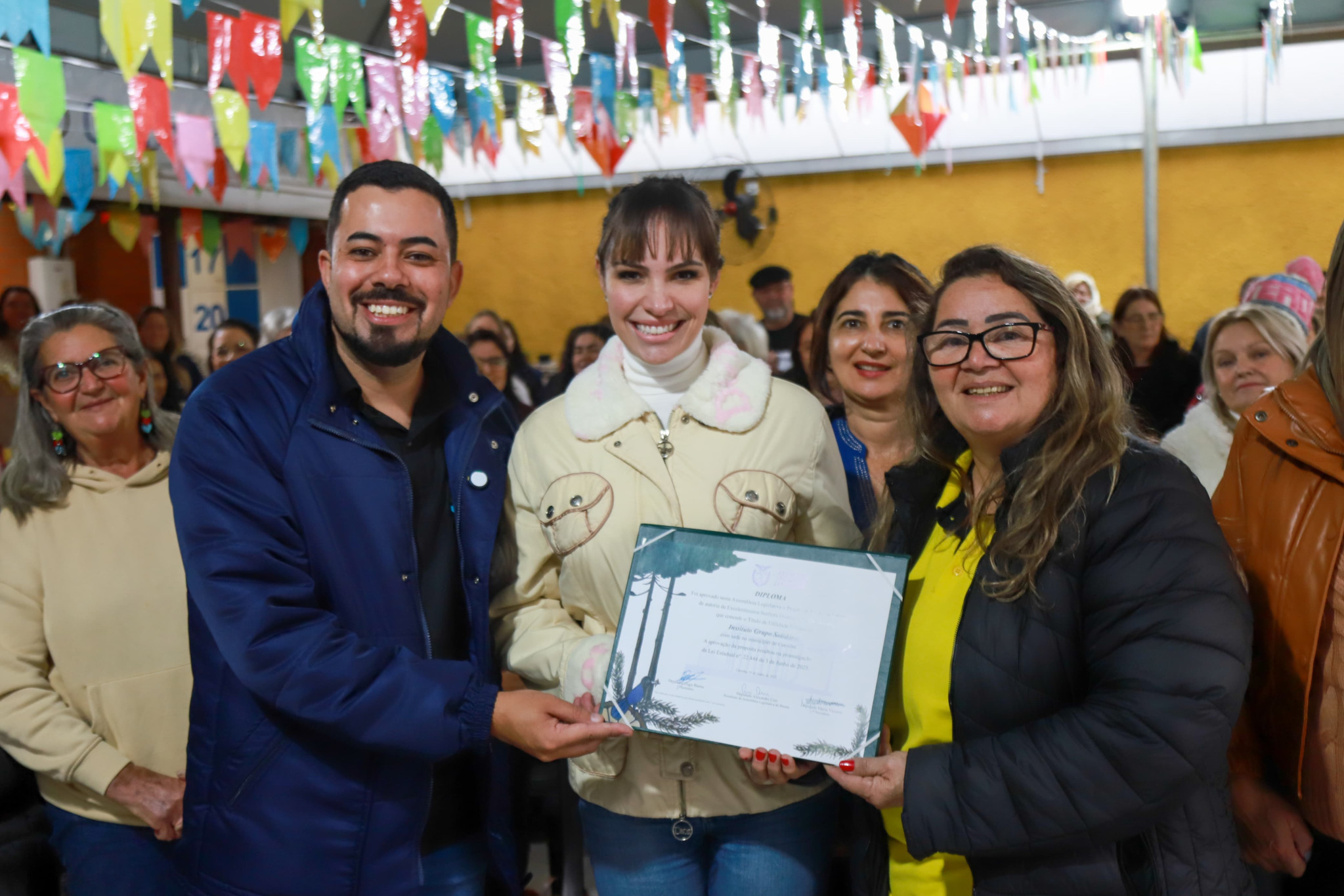 Deputada Maria Victoria (PP) entrega título de utilidade pública ao Instituto Grupo Solidário de Curitiba