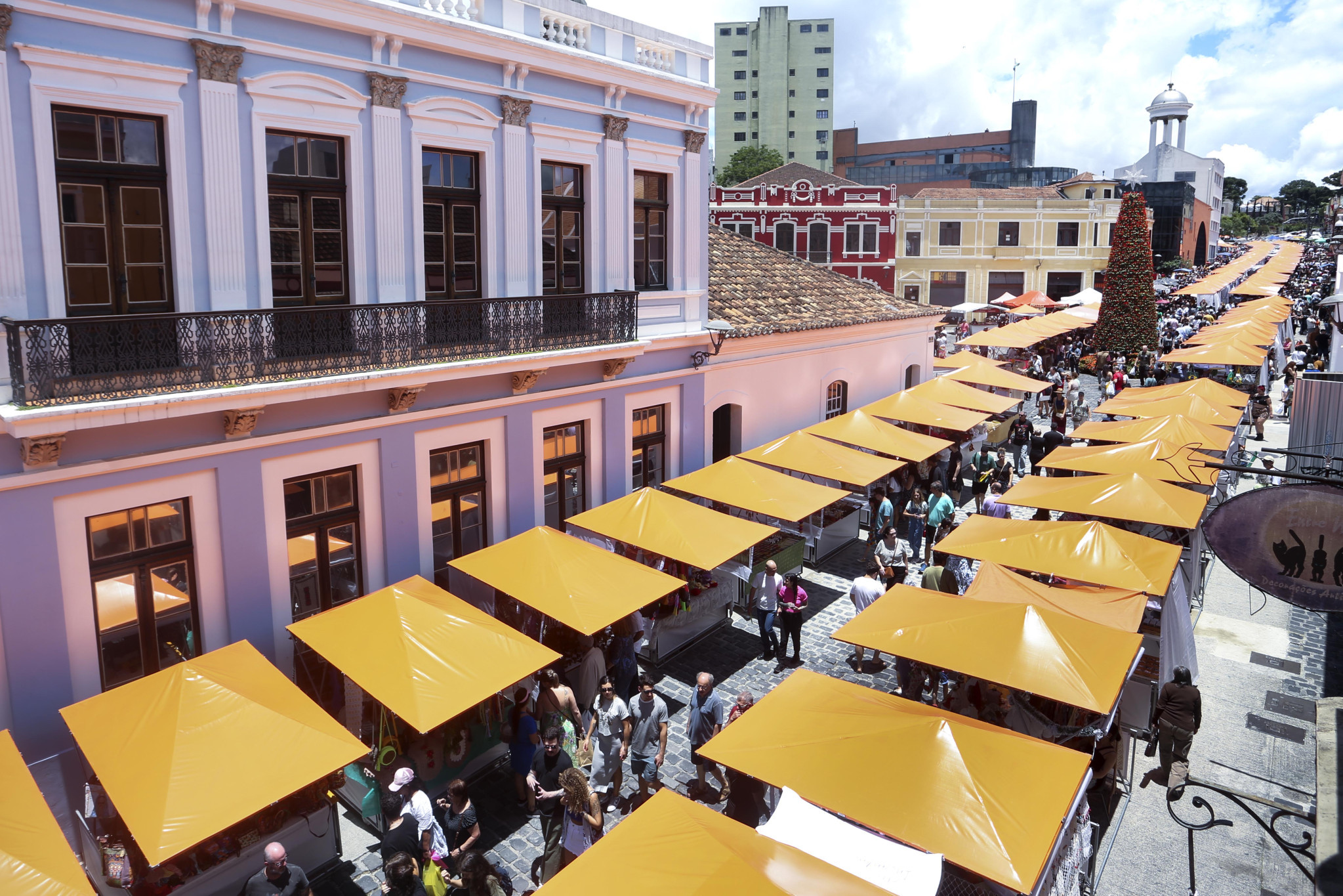 Projeto que reconhece a Feira do Largo da Ordem como Patrimônio Cultural e Turístico do Paraná avança na CCJ