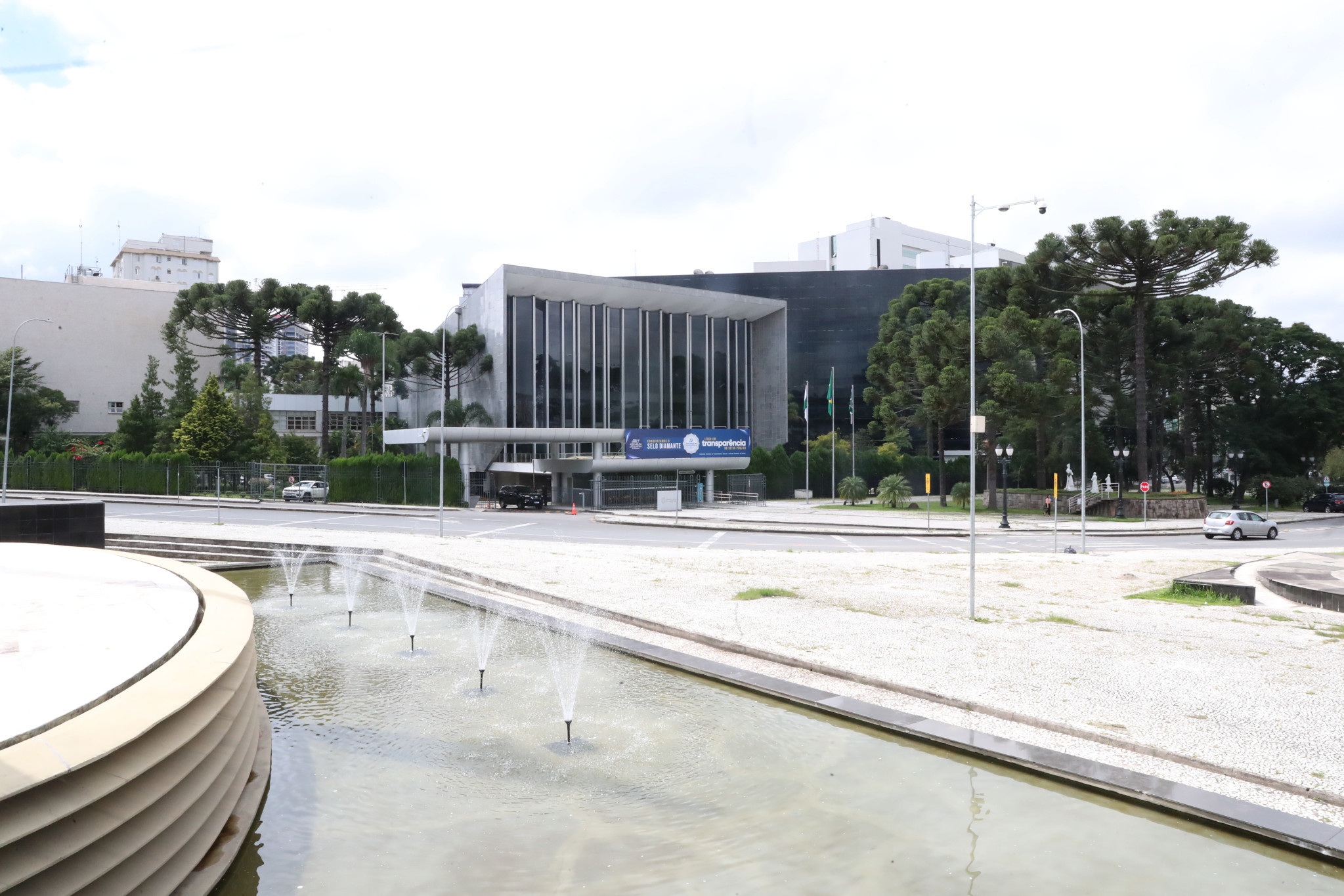 Proteção animal, acolhimento a migrantes, combate à violência e contagem de votos marcam semana na Assembleia