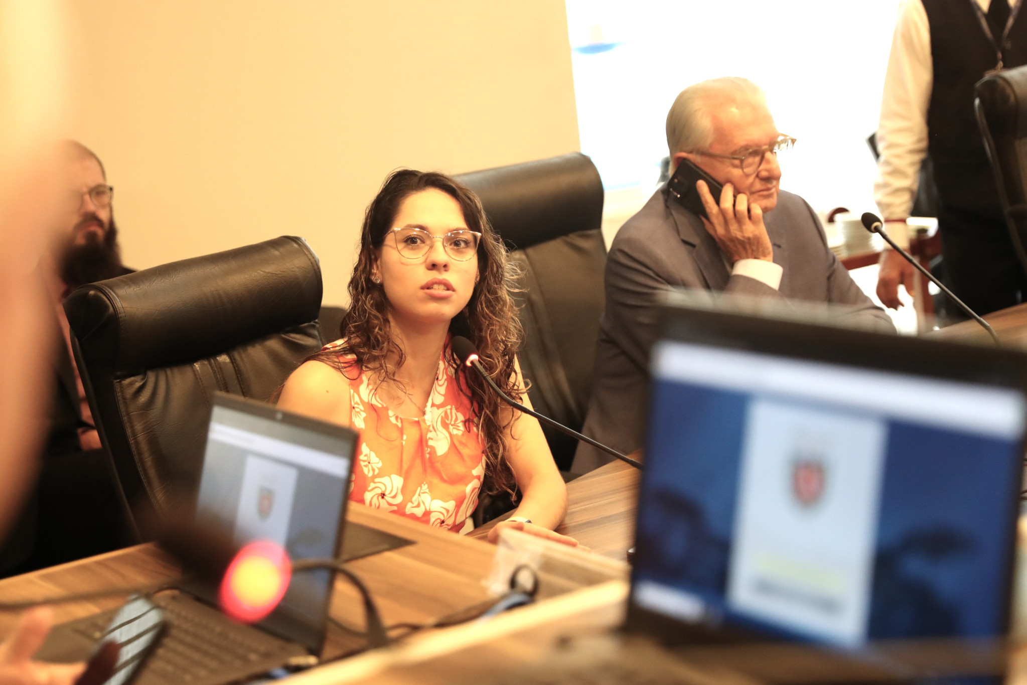 Na Comissão de Finanças, deputada Ana Júlia (PT) pede vista e adia votação de projeto que prevê a desestatização da Celepar