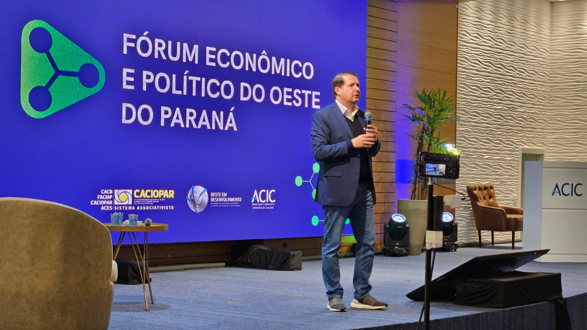 Deputado Marcel Micheletto (PL) reforça demandas do Oeste em fórum econômico