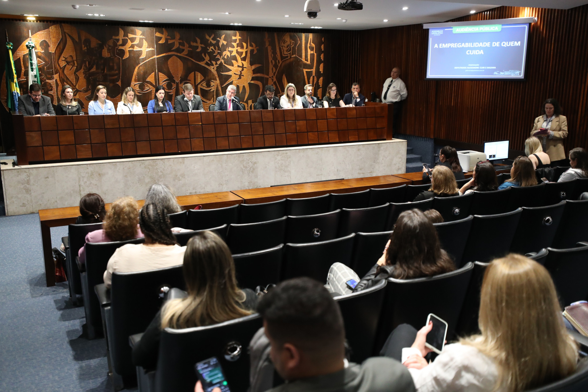 Assembleia Legislativa debate políticas para valorização e empregabilidade de cuidadores de pessoas com deficiência
