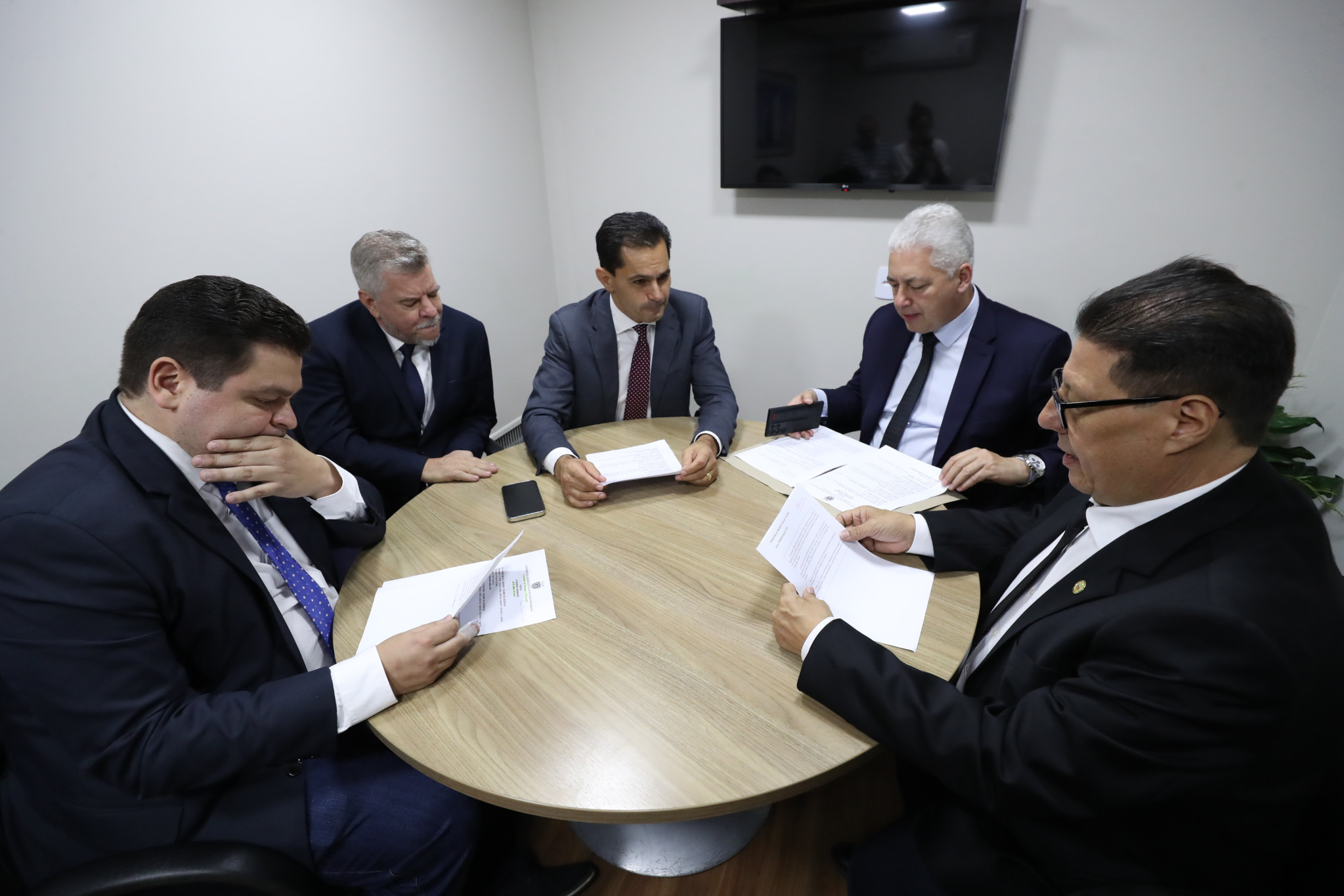 Fundo para apoiar o desenvolvimento cientifico e tecnológico do Paraná é aprovado na Comissão de Finanças