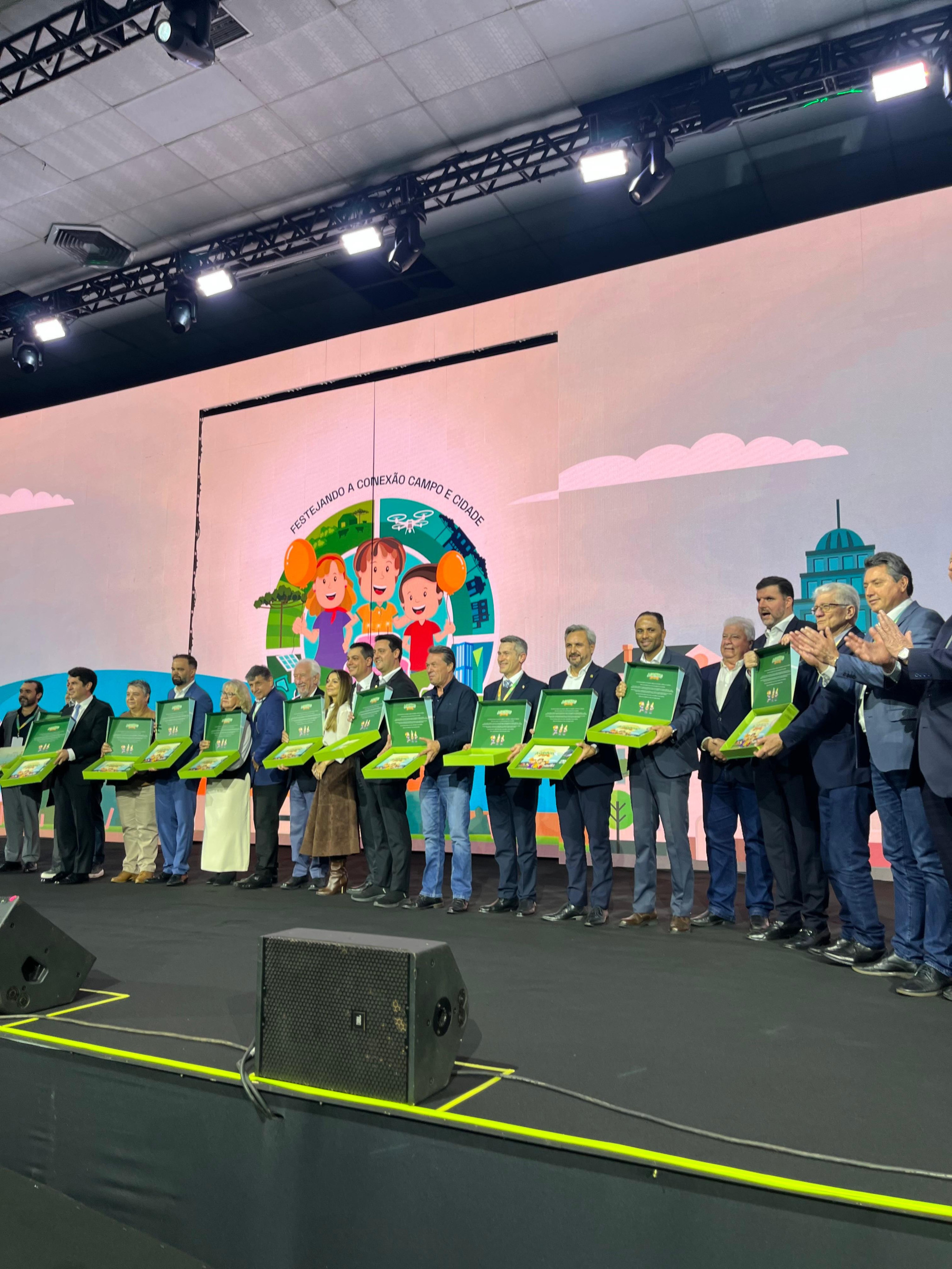 “Conectividade no campo é essencial para desenvolvimento do Paraná”, diz deputado Fabio Oliveira (Podemos), no Agrinho