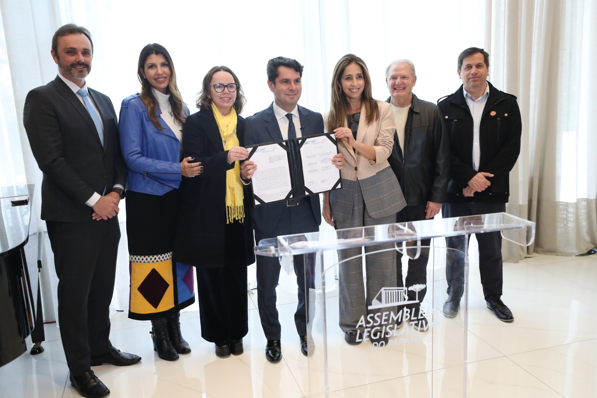 Exposição “Poty retrata o Paraná” é aberta oficialmente na Assembleia Legislativa