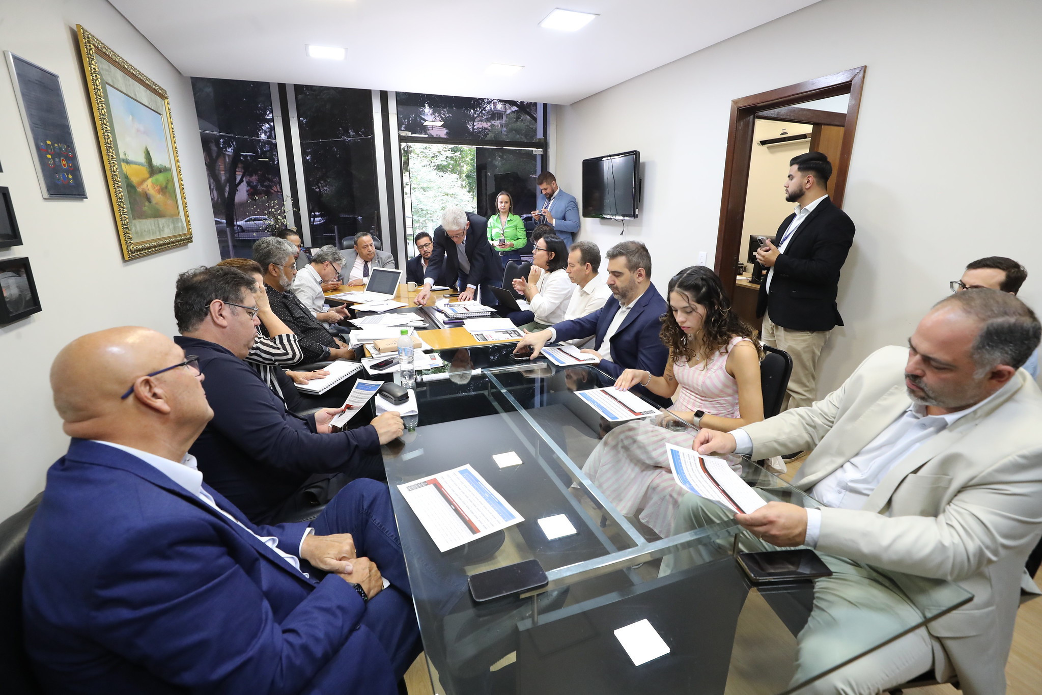 Comissão de Educação da Assembleia recebe demandas da campanha salarial dos servidores da Educação