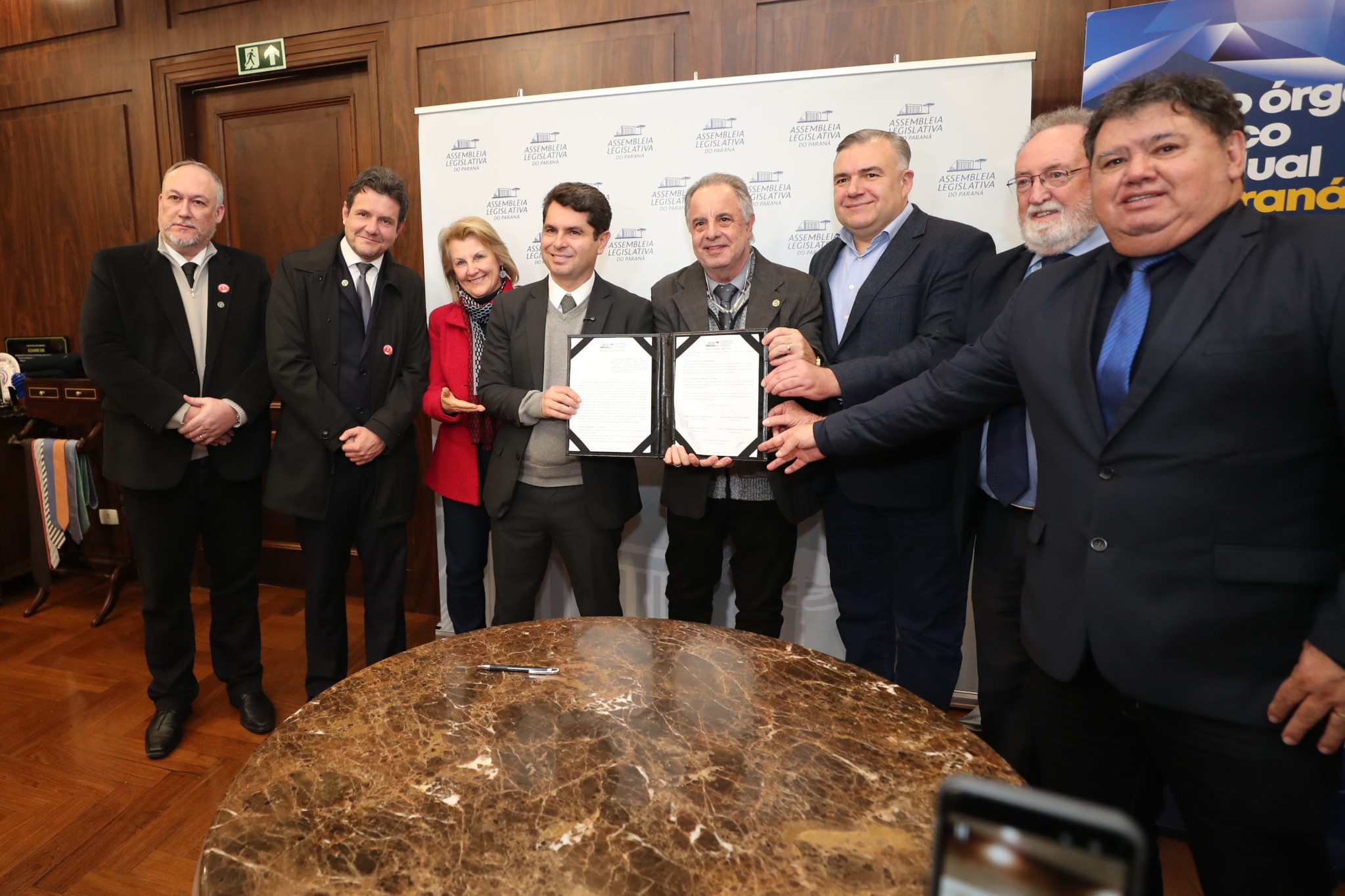 Assembleia Legislativa e CRM/PR firmam acordo para aprimorar políticas públicas de saúde no Paraná