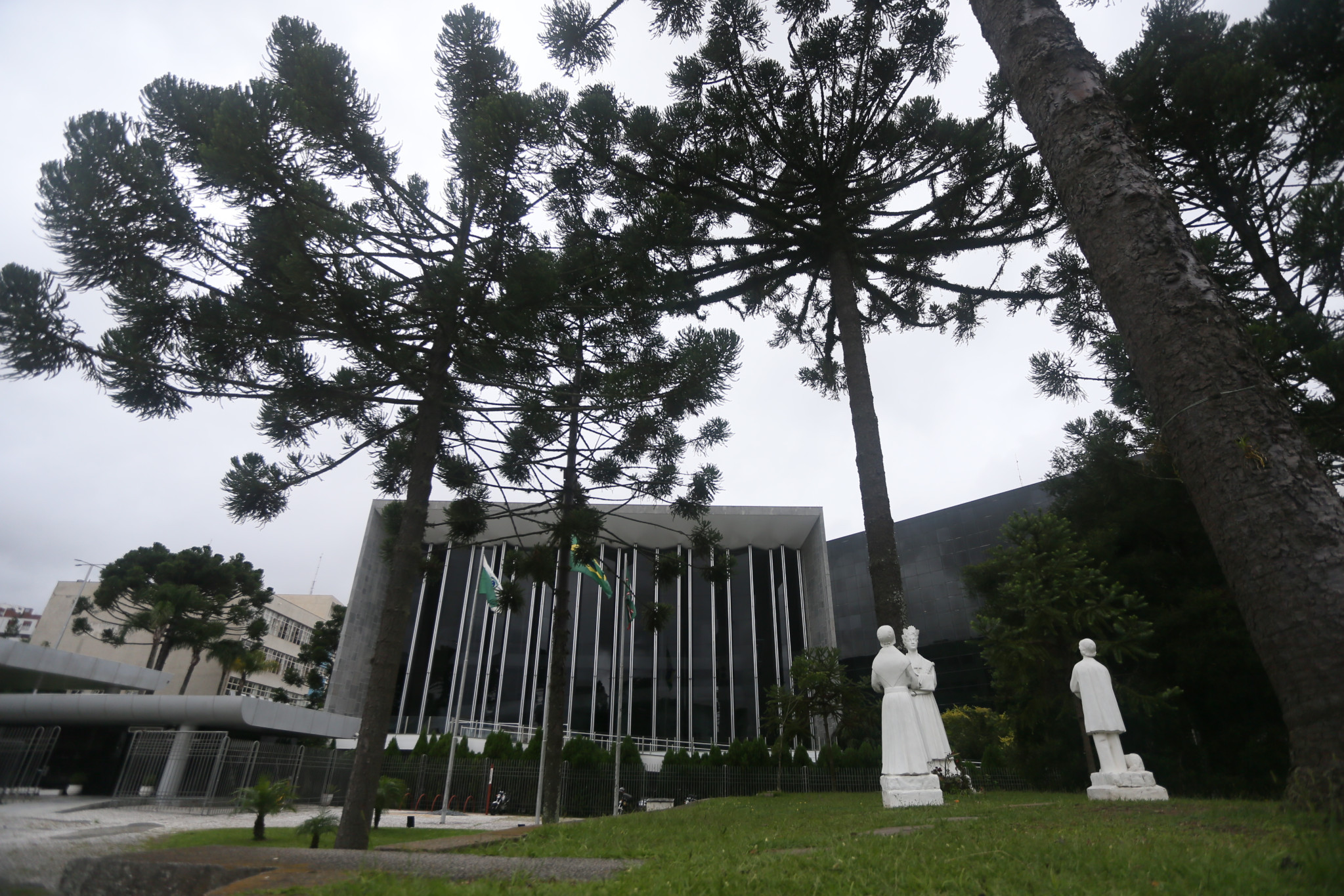 Deputados votam propostas que ampliam o efetivo da PM e alteram a estrutura de órgãos do Executivo