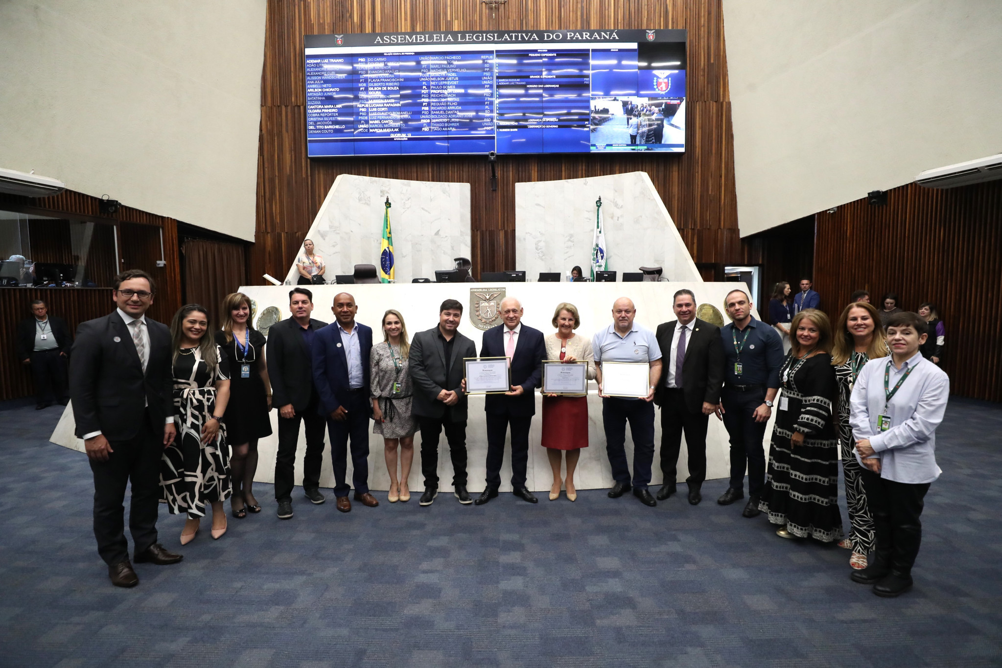 Grande Expediente celebra os 40 anos da Central 156 de Curitiba
