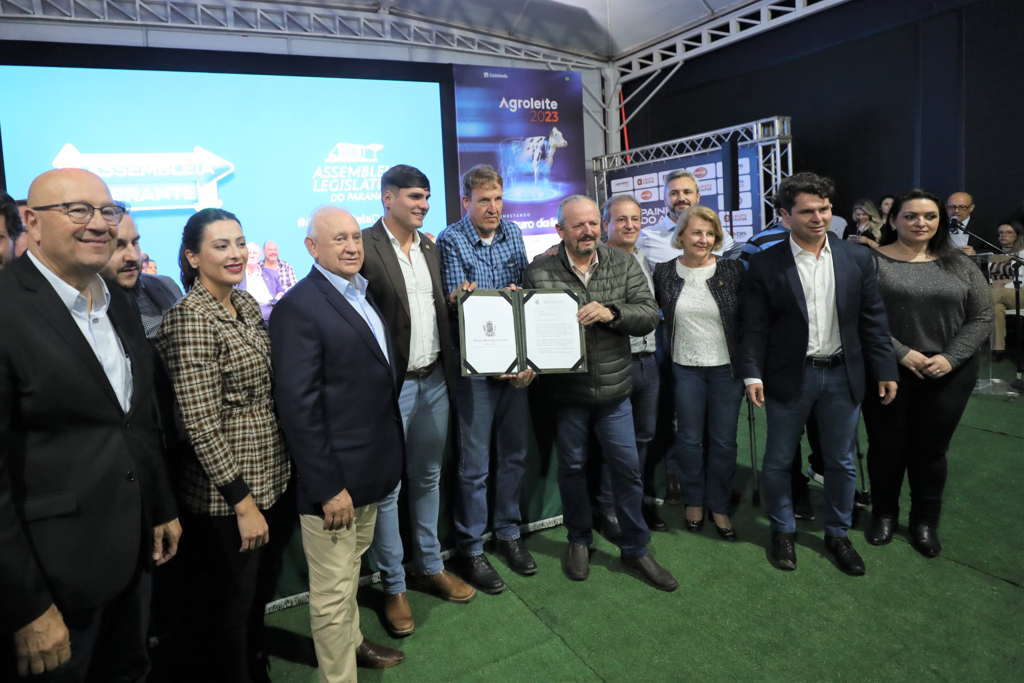 Demandas dos Campos Gerais entregues à Assembleia incluem obras de infraestrutura e melhoria na assistência social