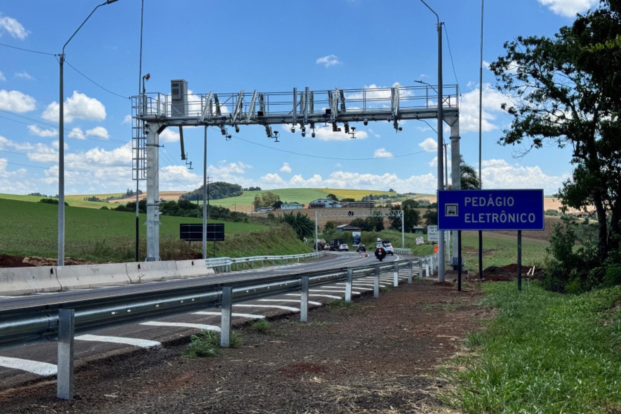 Deputados Romanelli (PSD) e Arilson Chiorato (PT) destacam decisão da ANTT de suspender cobranças indevidas do pedágio free flow no Paraná