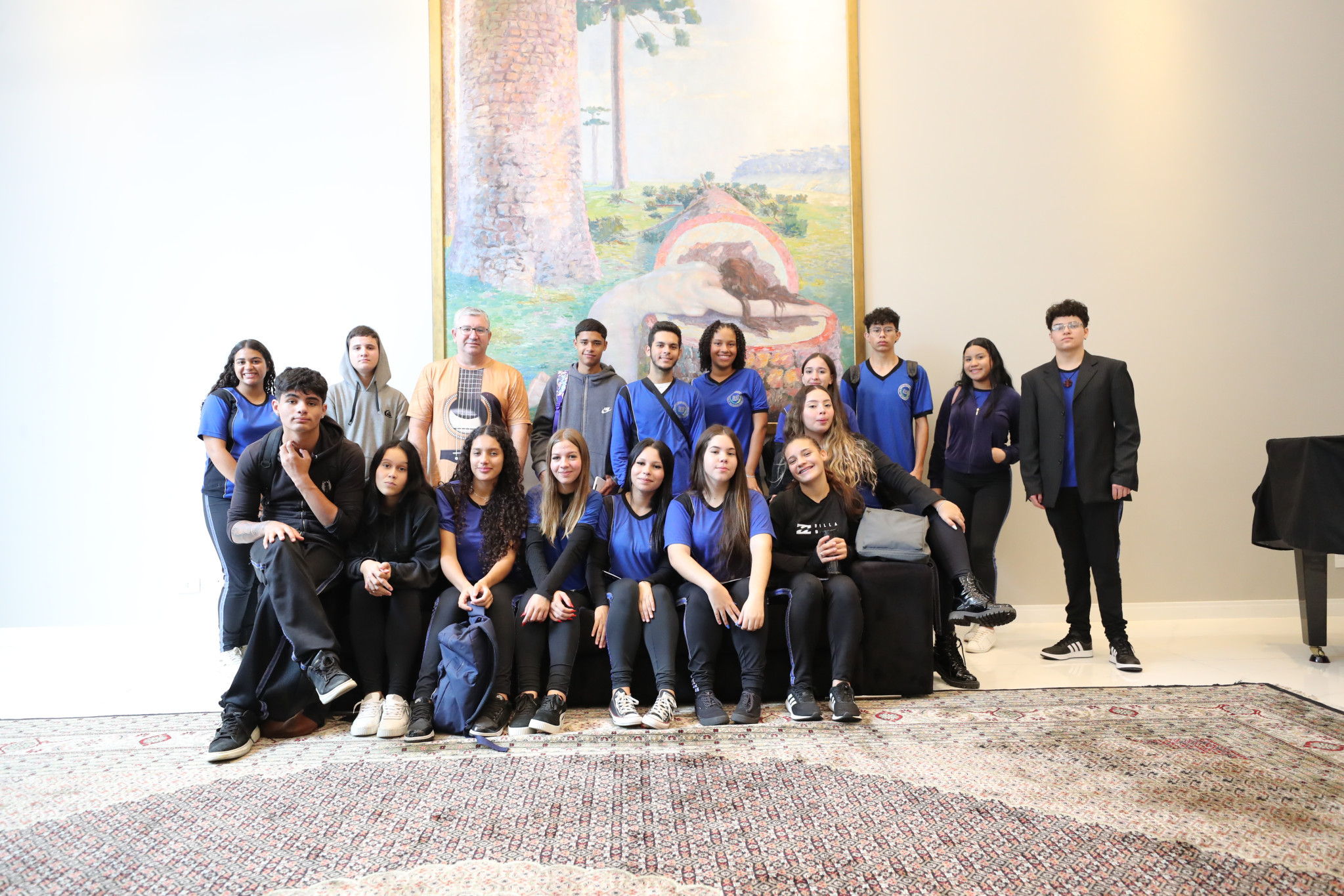 Estudantes do ensino médio e acadêmicos de Direito visitam a Assembleia