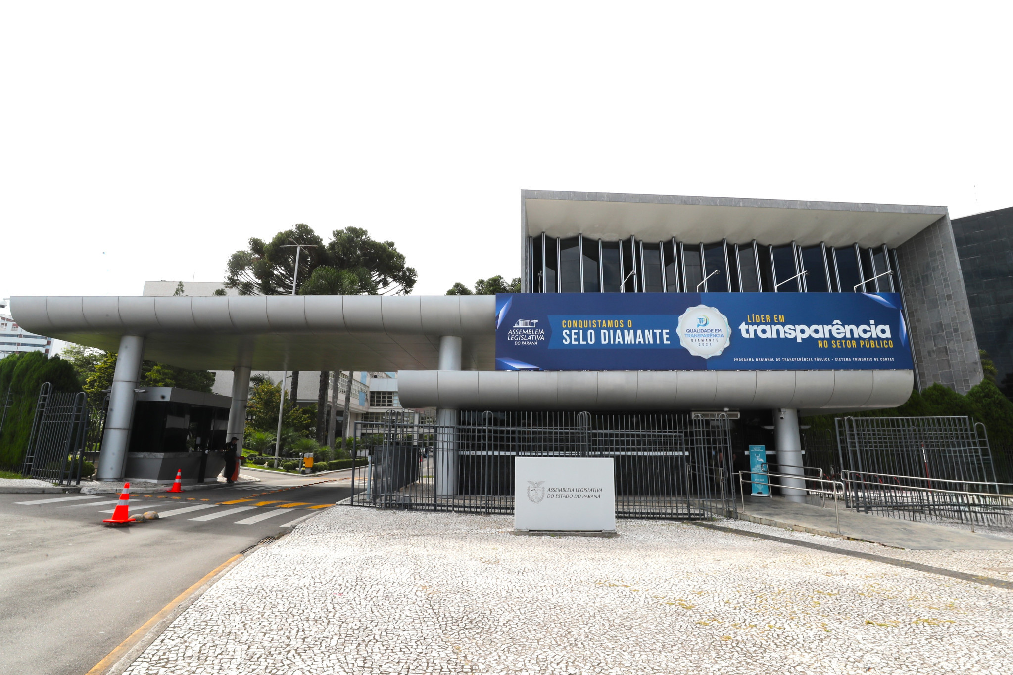 Intensa agenda de audiências e solenidades amplia debates e promove homenagens Assembleia