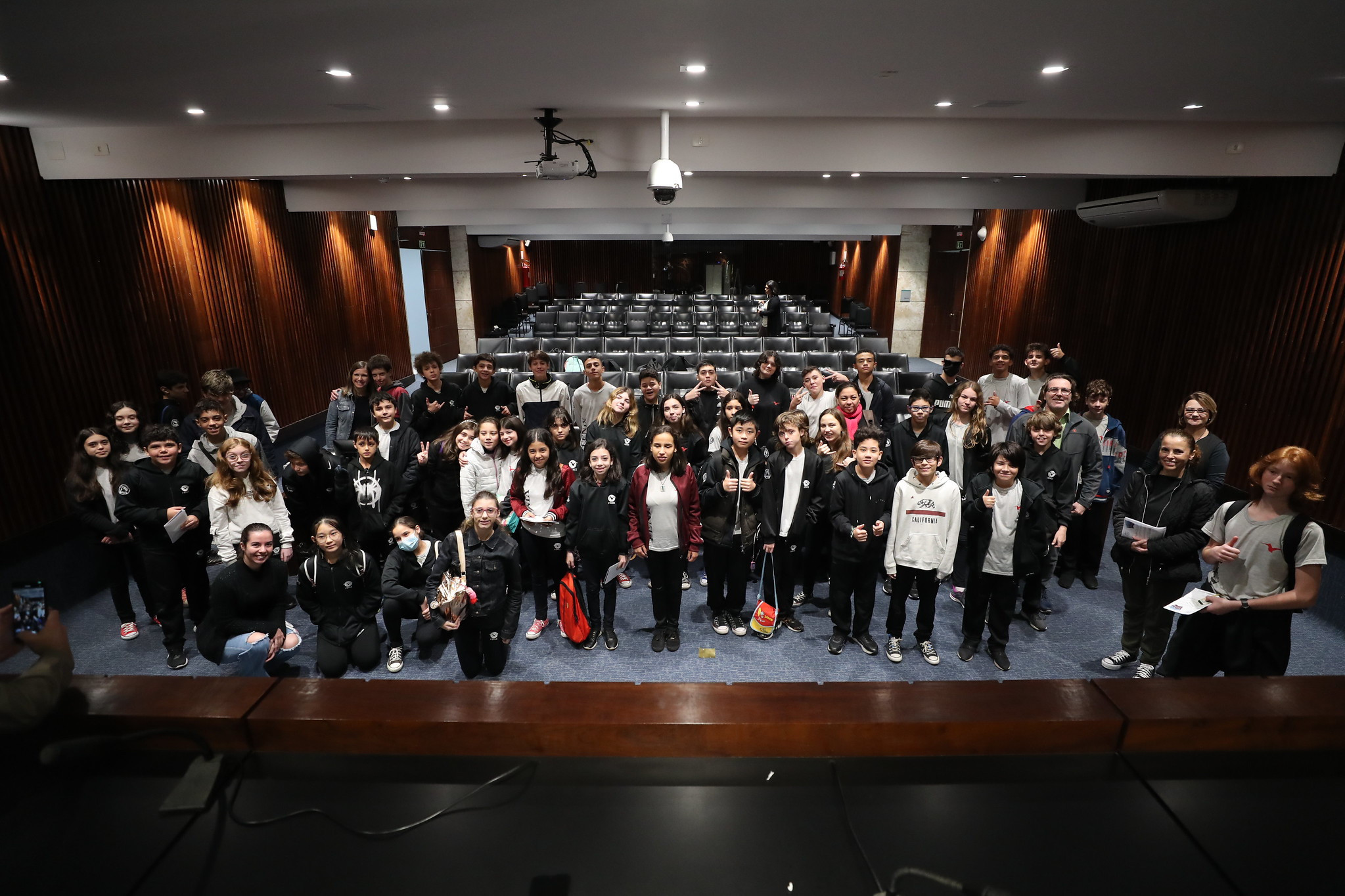 Alunos do ensino fundamental e técnico visitam a Assembleia