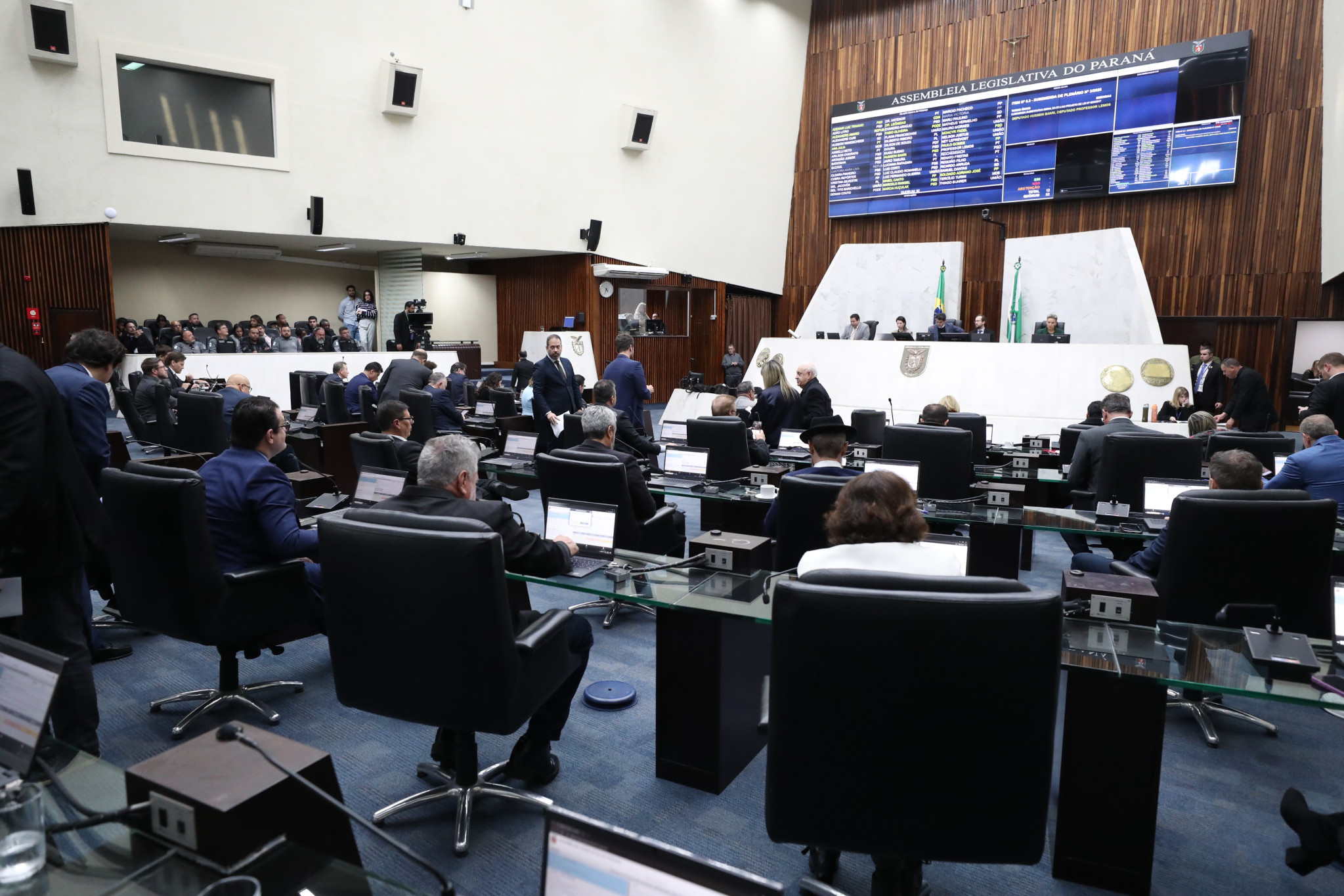 Fim da tramitação da LDO e de outros 20 projetos marca encerramento do primeiro semestre de sessões da Assembleia do Paraná