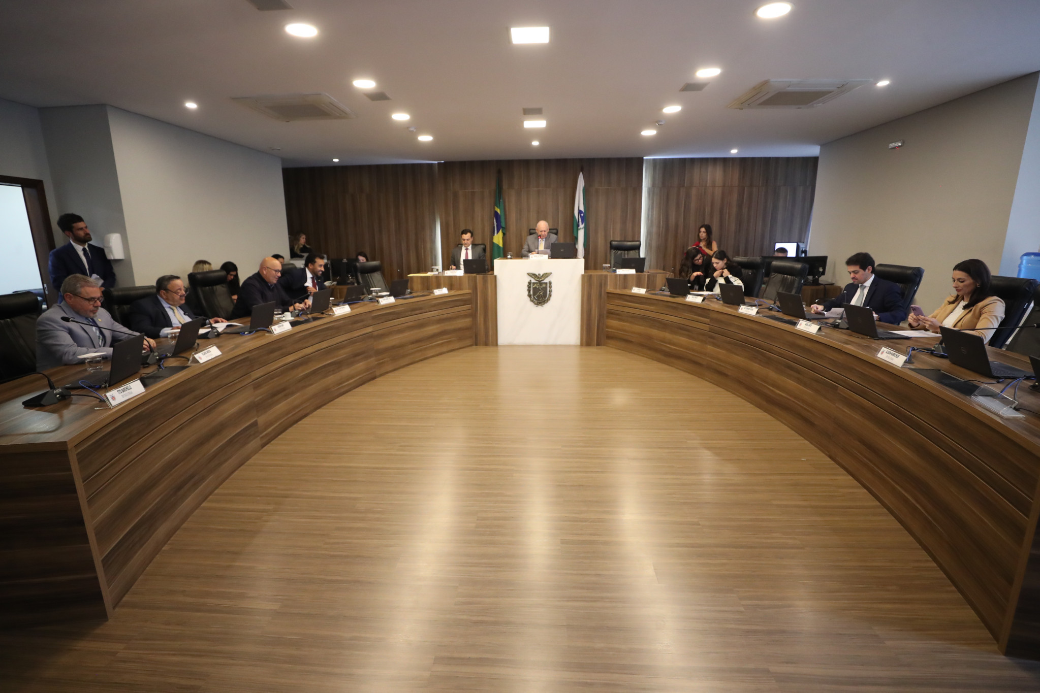 CCJ extraordinária aprova propostas que redefinem gestão universitária, hospitais e a estrutura administrativa do Estado