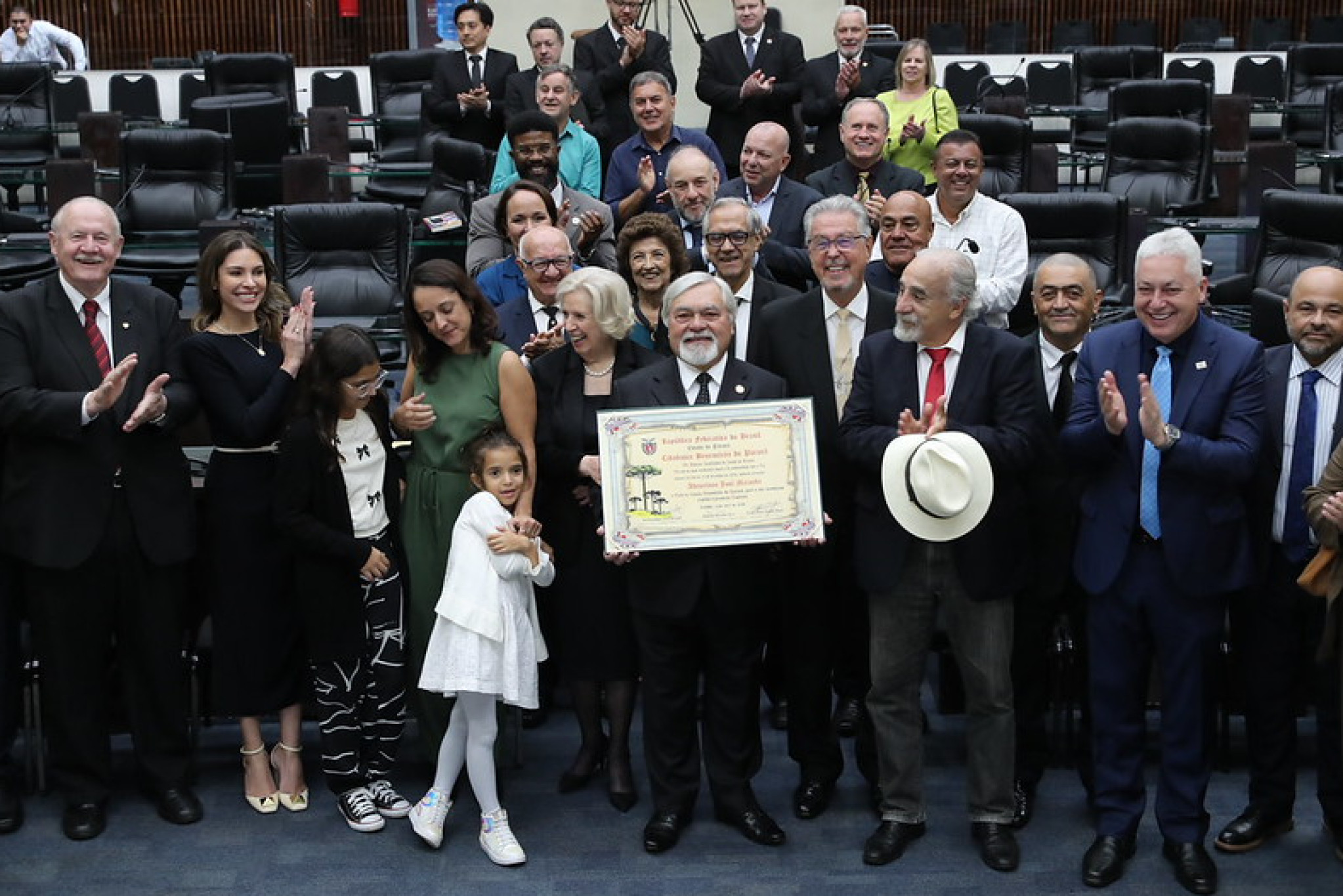 Professor Ademilson José Miranda recebe título de Cidadão Benemérito do Paraná