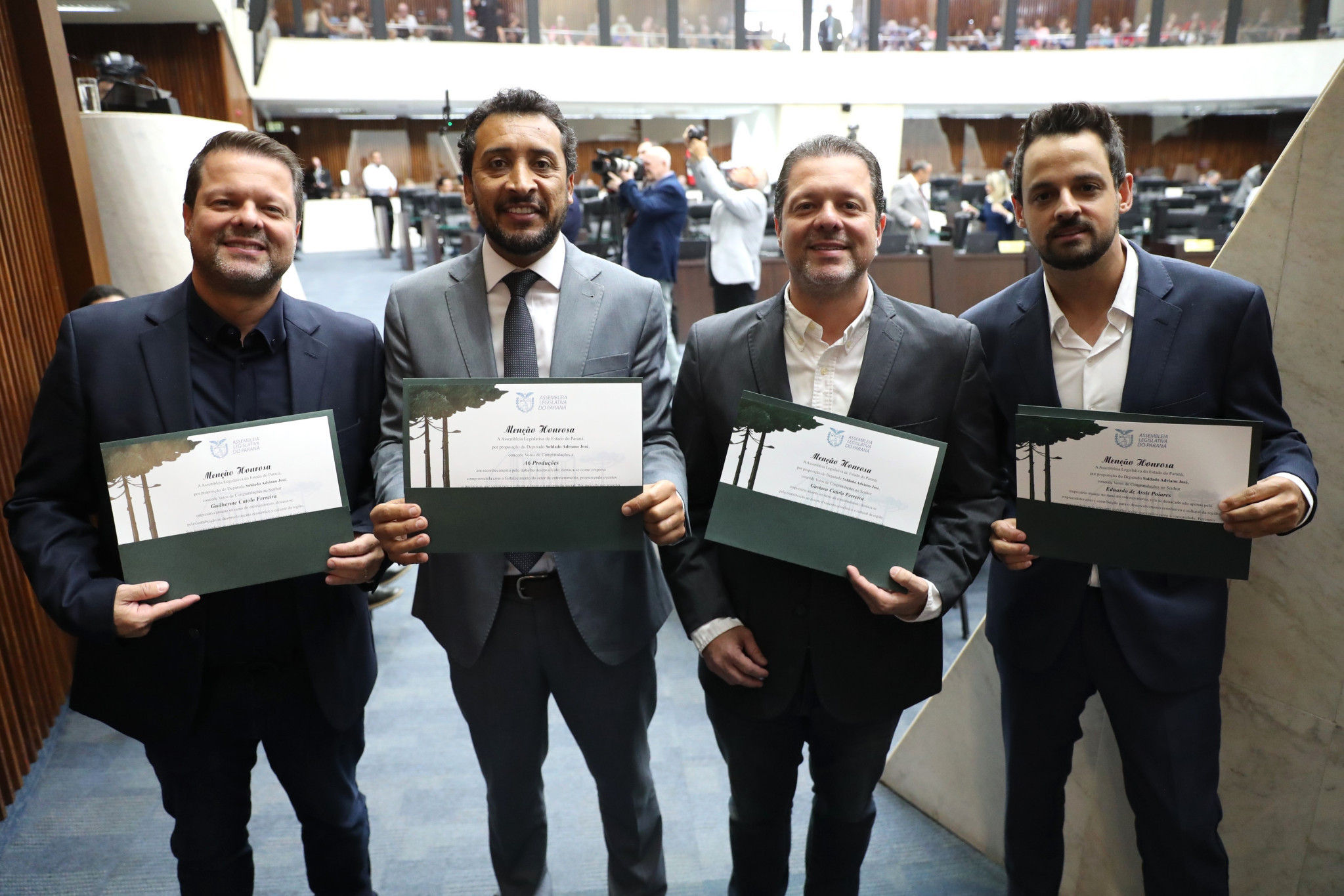 Deputado Adriano José (PP) entrega menções honrosas a empresários por contribuição ao setor de entretenimento no Paraná