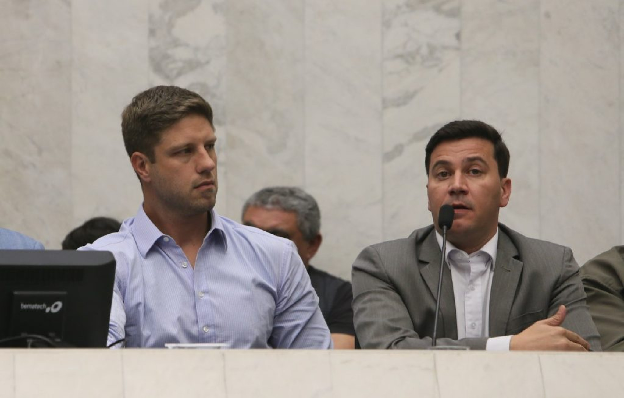 Deputados entram na Justiça para que concessionárias devolvam R$ 10 bi recebidos de maneira irregular