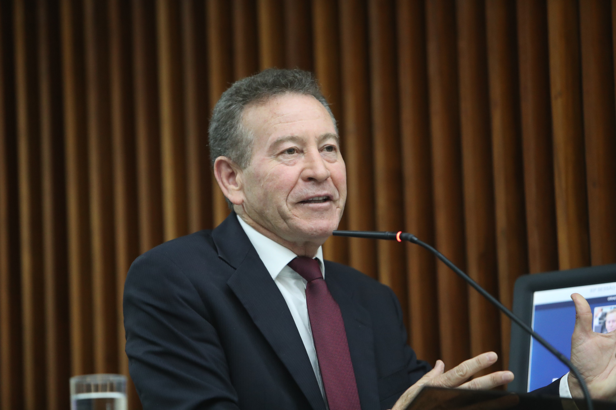 Deputado Professor Lemos (PT) critica proposta da SEED para fechamento de CEEBJAs