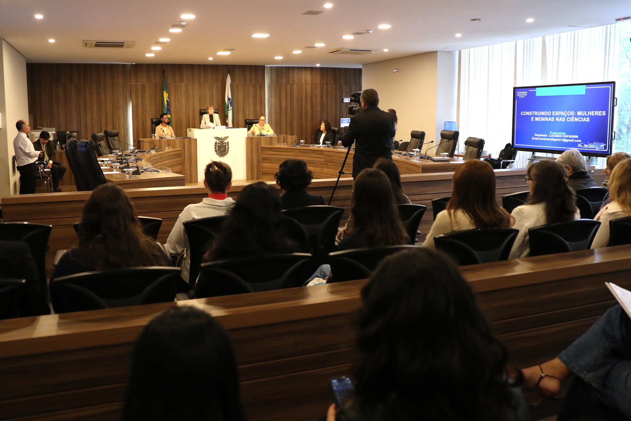 Debate na Assembleia amplia discussão sobre inclusão de meninas e mulheres nas ciências exatas e na pesquisa científica