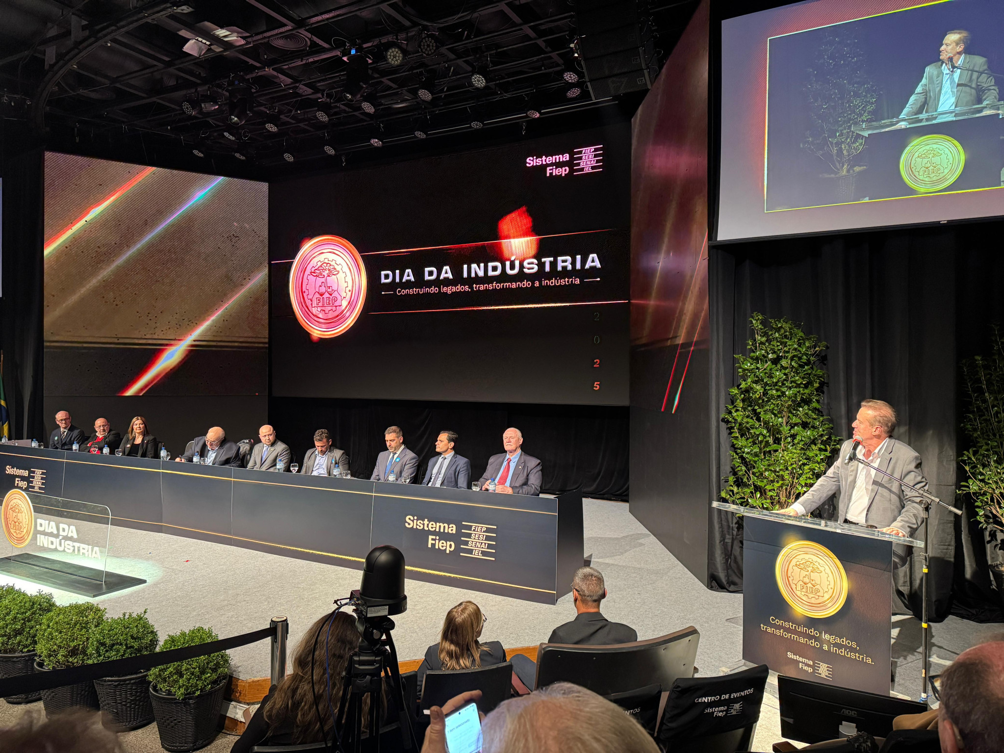 Deputado Luis Corti (PSB) reforça compromisso com o setor produtivo durante solenidade do Dia da Indústria da FIEP