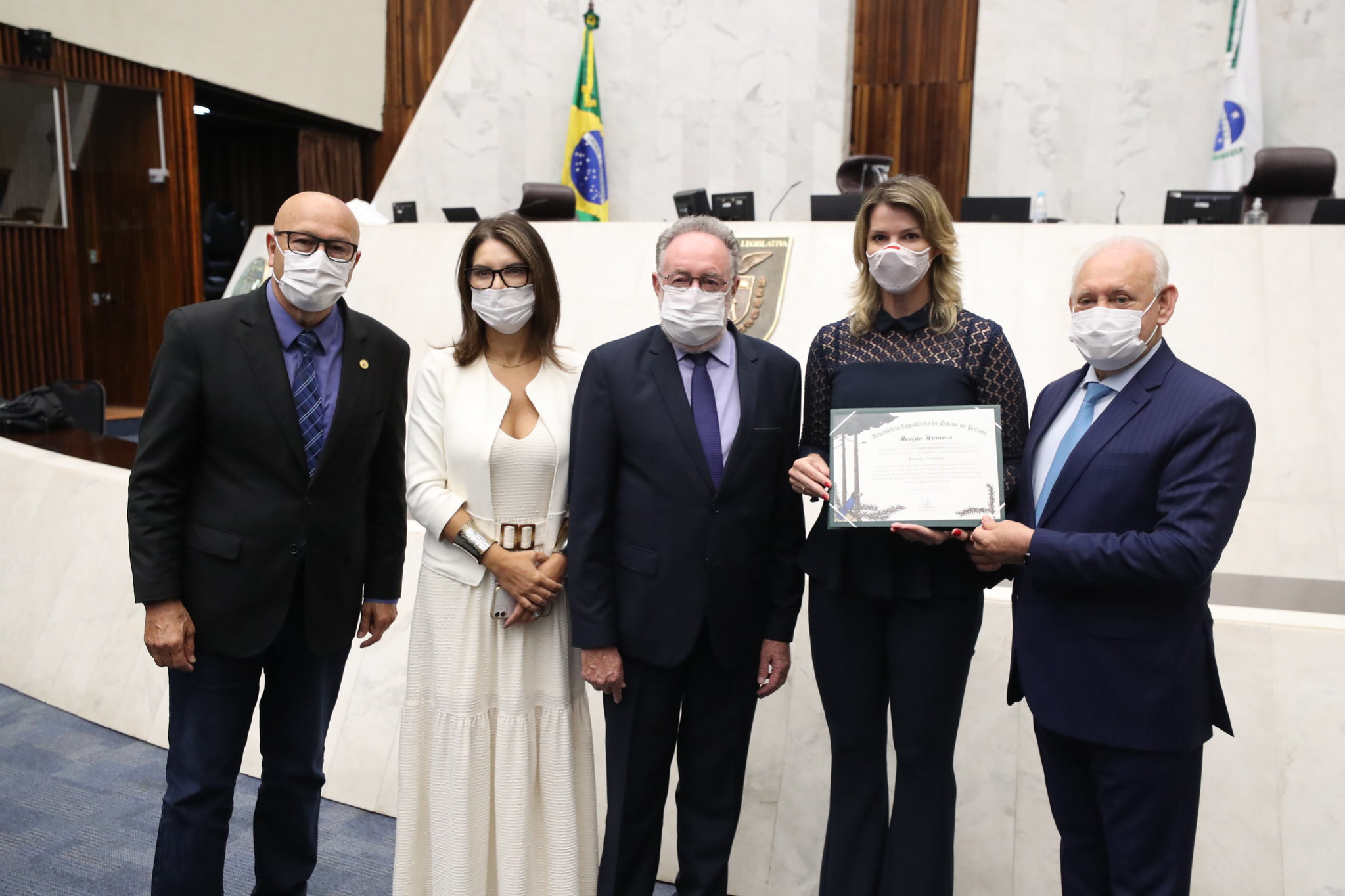 Juíza da Vara de Adolescentes de Londrina é homenageada pela Assembleia Legislativa