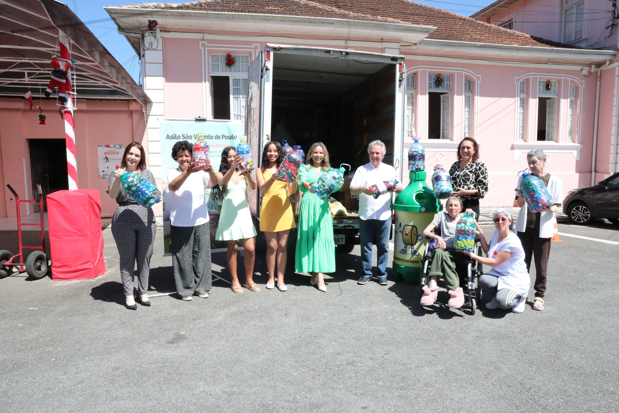 Asilo São Vicente de Paula recebe nova doação do Programa Tampinha Paraná