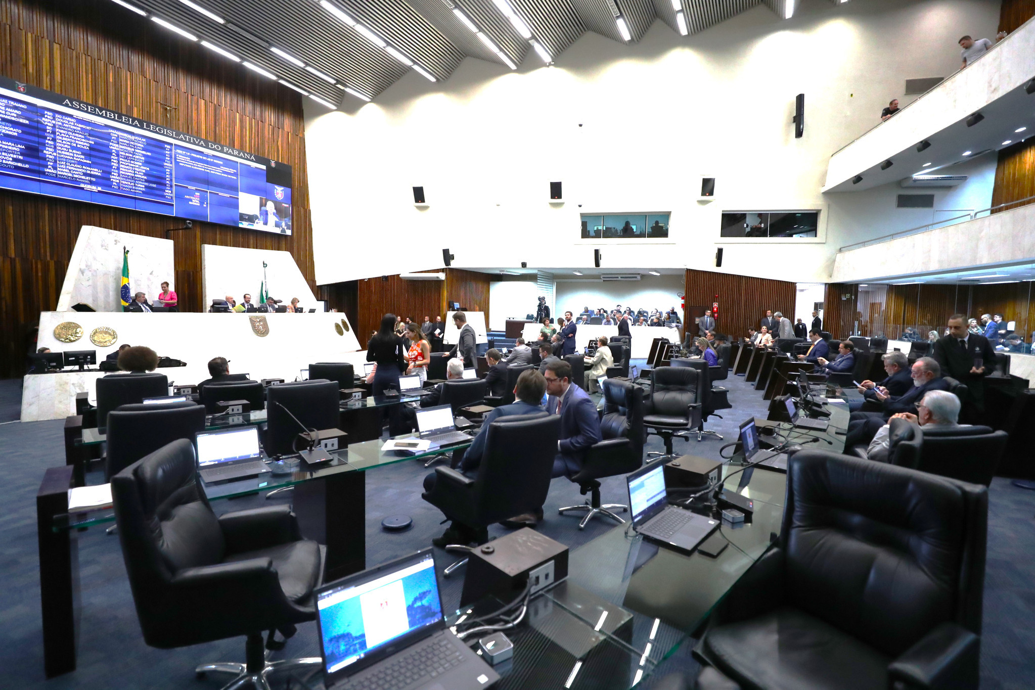 Assembleia aprova histórico Código Paranaense de Defesa do Consumidor