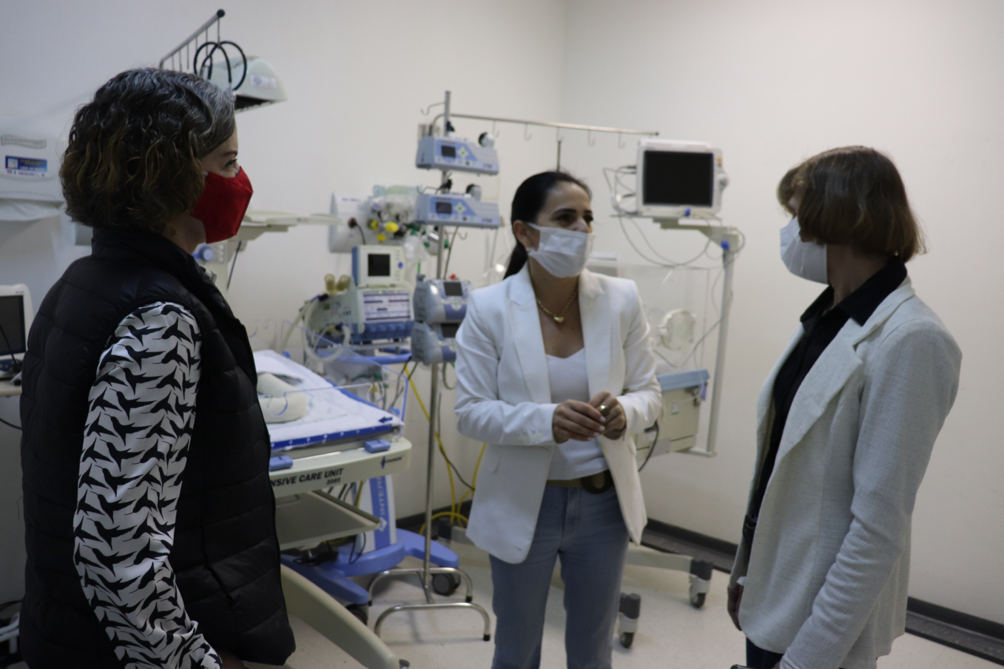 Deputada Luciana homenageia Hospital Regional do Sudoeste pelo atendimento na pandemia