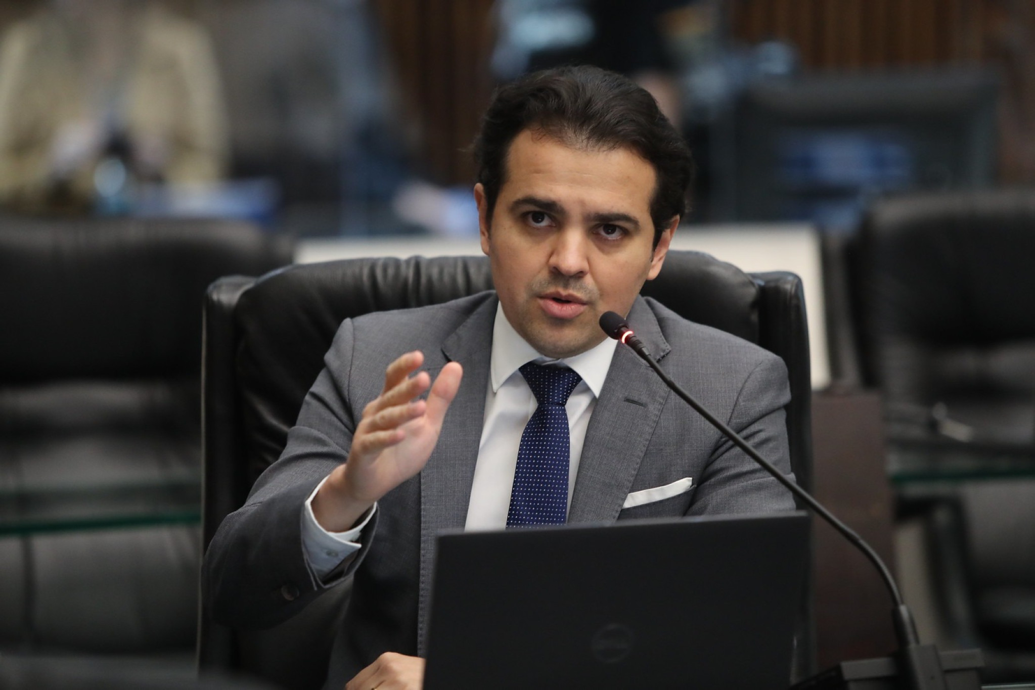 Deputado Luiz Fernando Guerra (União) propõe PL que proíbe músicas com apologia ao crime, drogas ou conteúdo sexual nas escolas