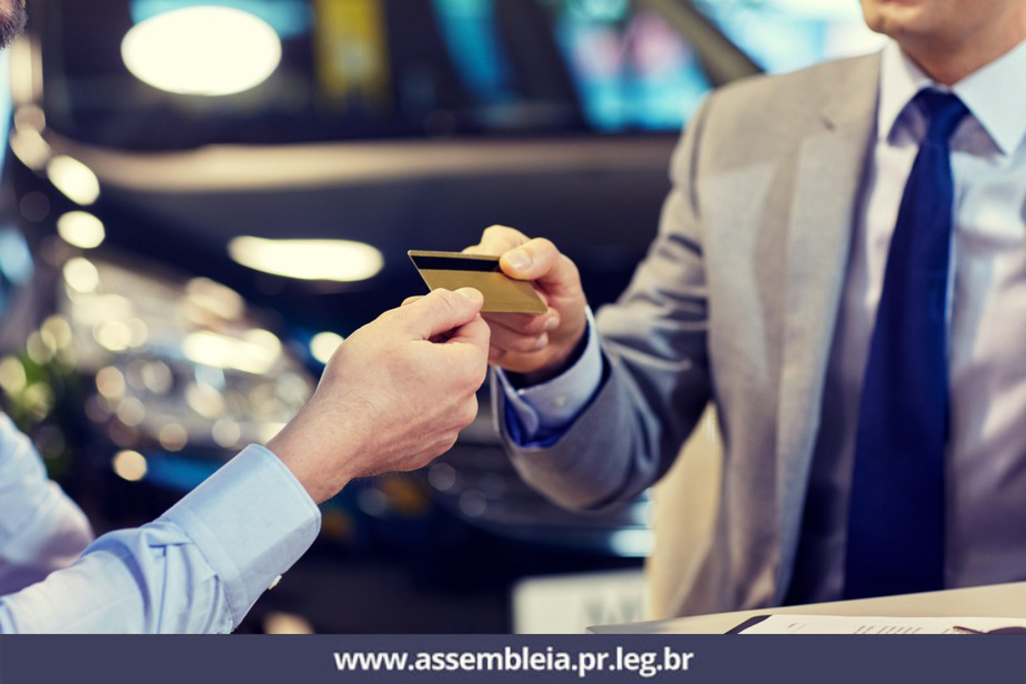 Lei proíbe cobrança de valor mínimo para compras com cartões