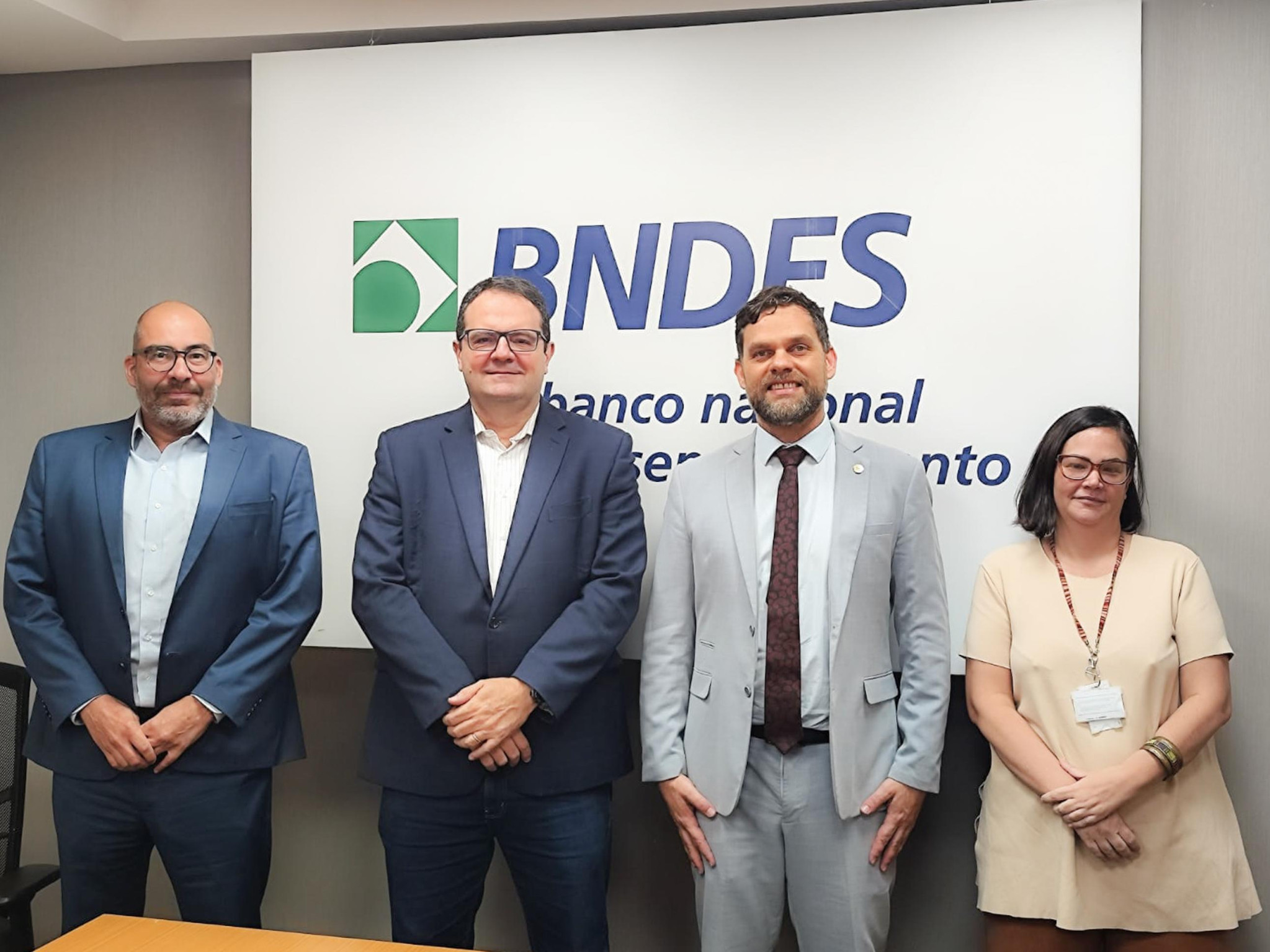 Deputado Goura (PDT) leva sugestões ao BNDES para o novo contrato de concessão do transporte coletivo de Curitiba