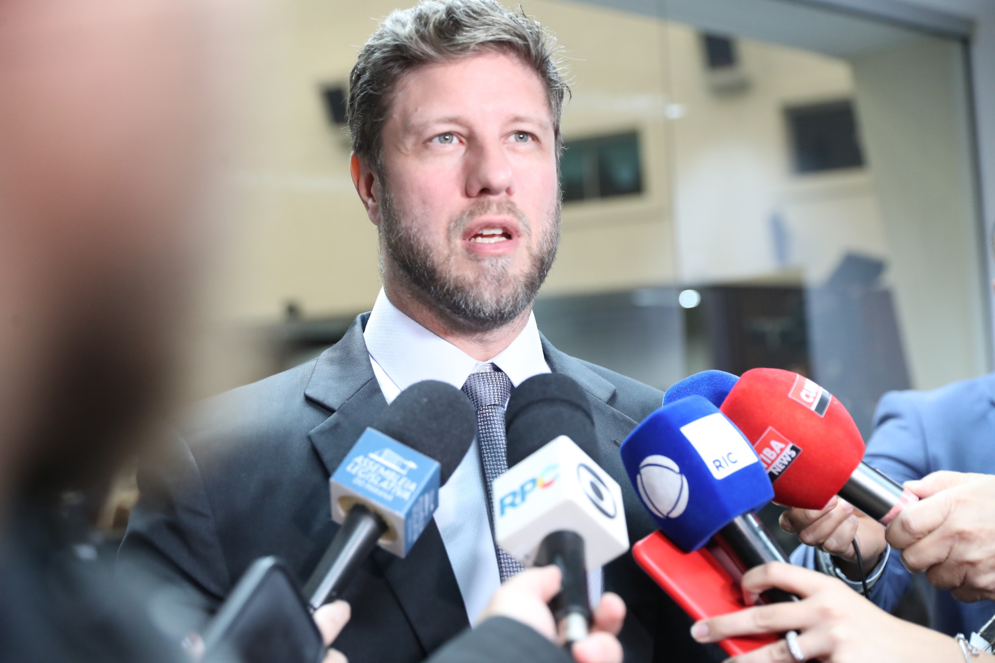 Deputados da Oposição criticam projeto do Executivo que prevê a terceirização da gestão administrativa dos colégios estaduais