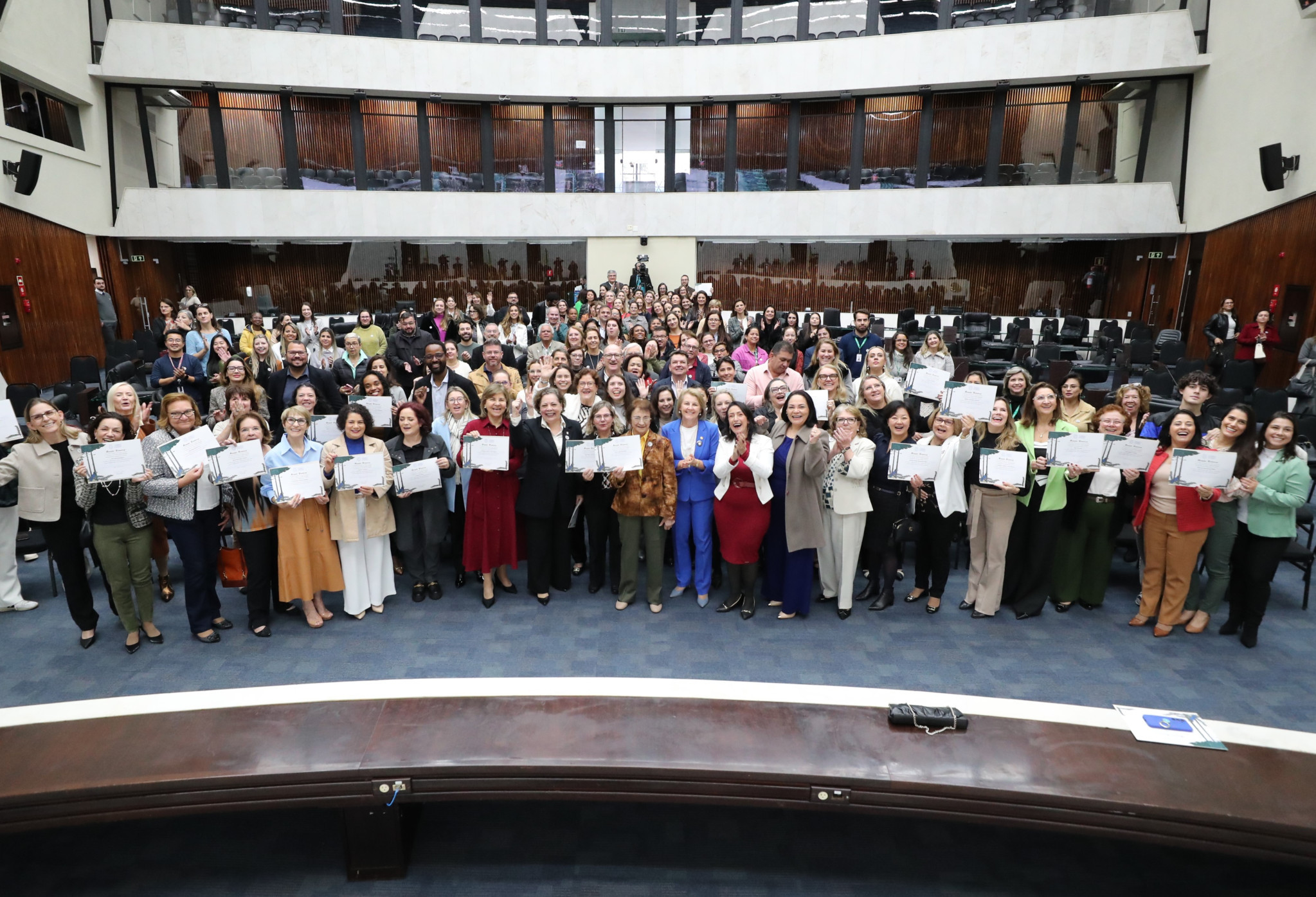 Sessão Solene na Assembleia Legislativa reconhece e homenageia profissionais da enfermagem