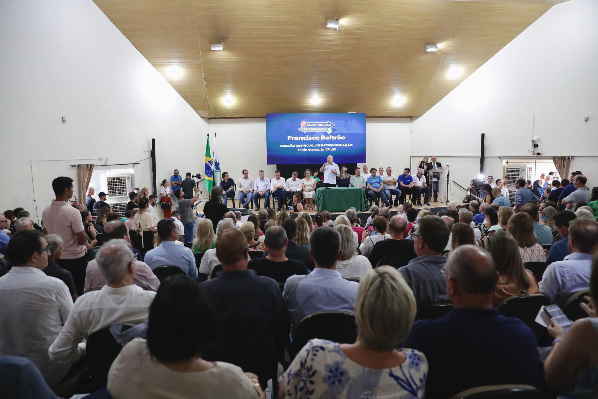 Em sessão especial, Assembleia Legislativa recebe reivindicações de Francisco Beltrão e região