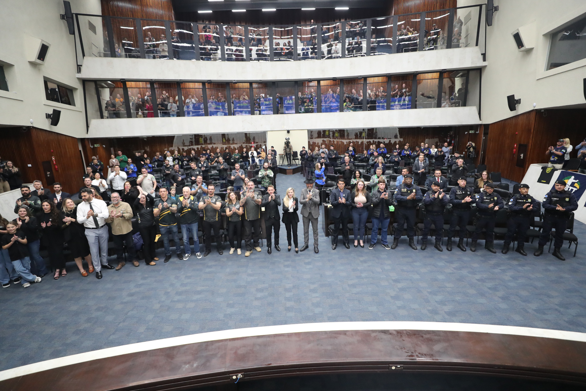 CACs são homenageados em concorrida sessão solene na Assembleia