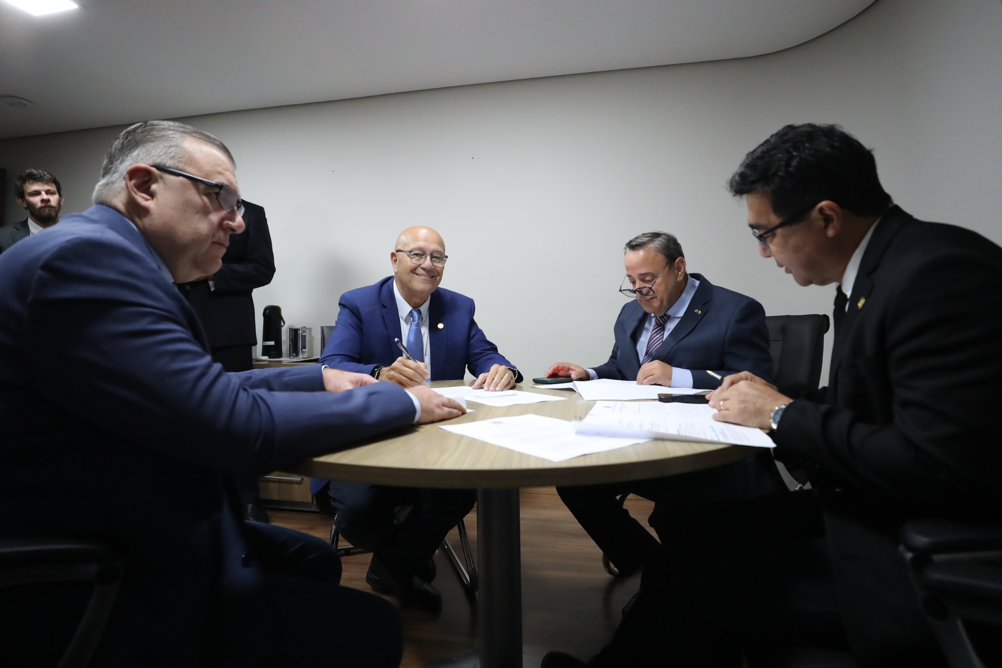 Comissão de Obras Públicas prova projetos que tratam de infraestrutura viária e denominação de trechos rodoviários no Paraná