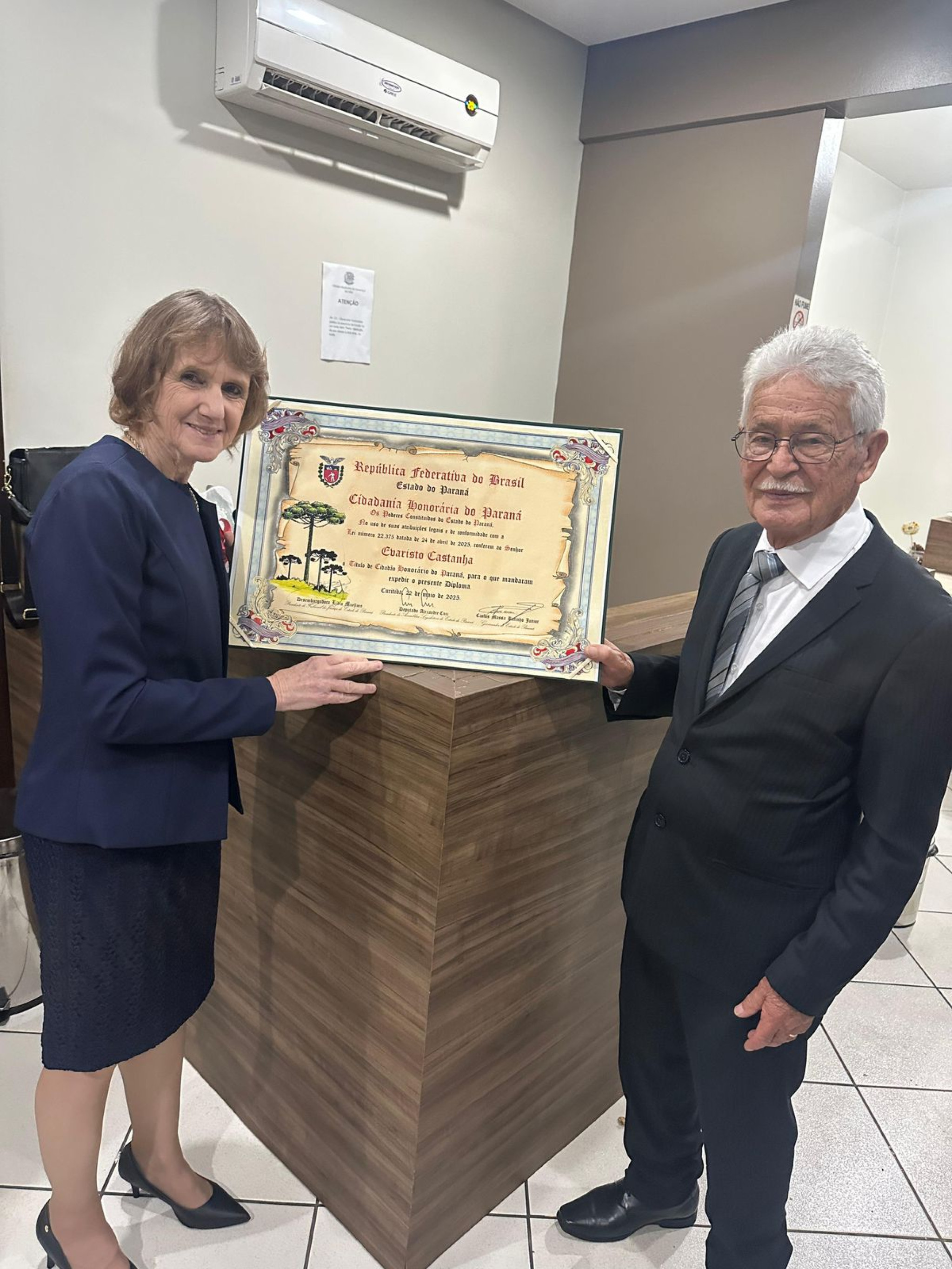 Professor Evaristo Castanha recebe título de Cidadão Honorário do Paraná