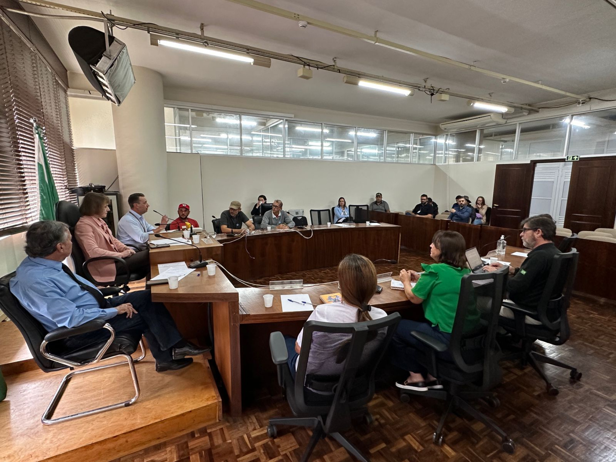 Fornecimento de energia elétrica em acampamentos e ocupações é discutida em reunião na Assembleia