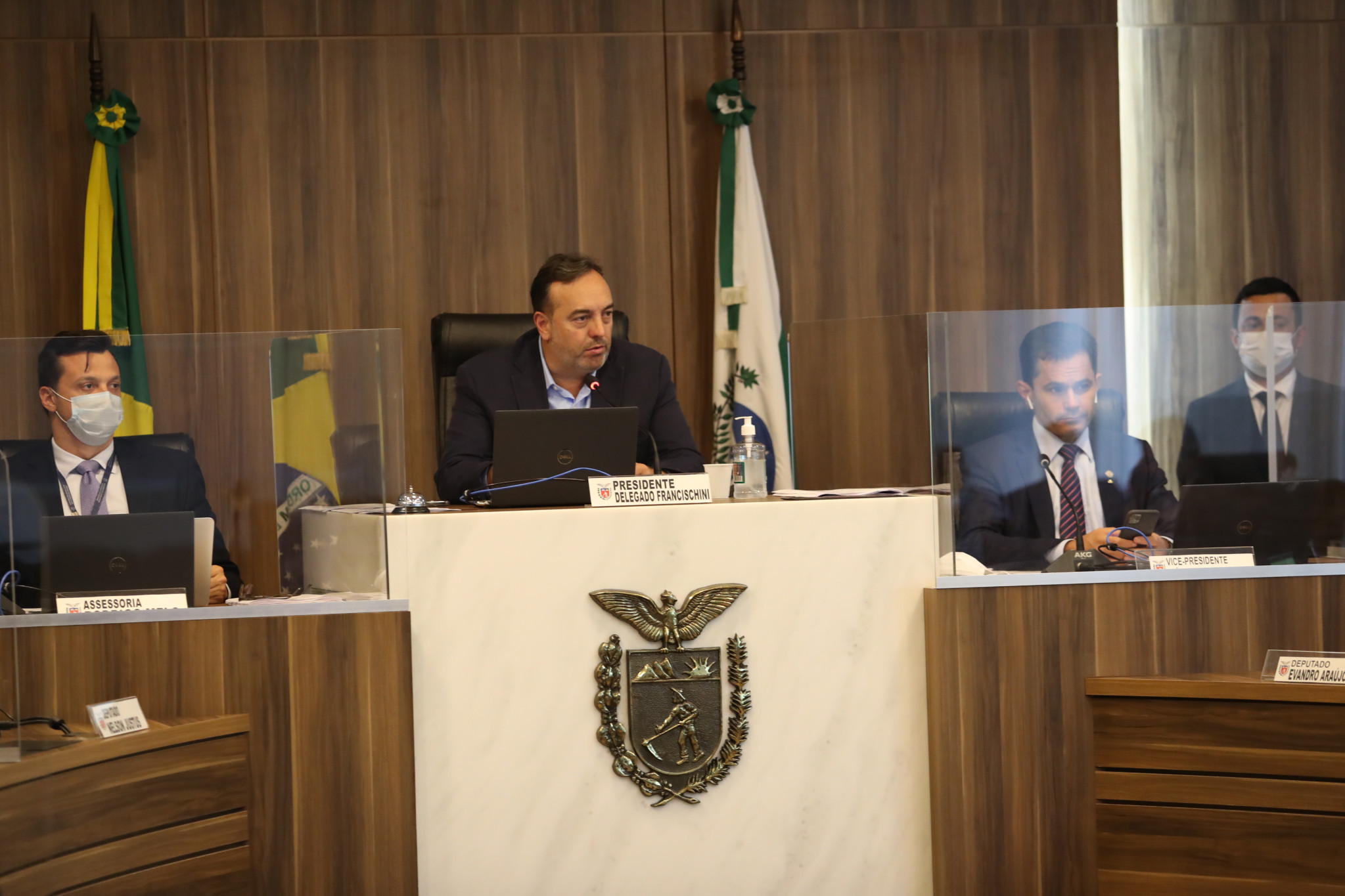 Discussão da admissibilidade da PEC do espanhol é adiada na CCJ