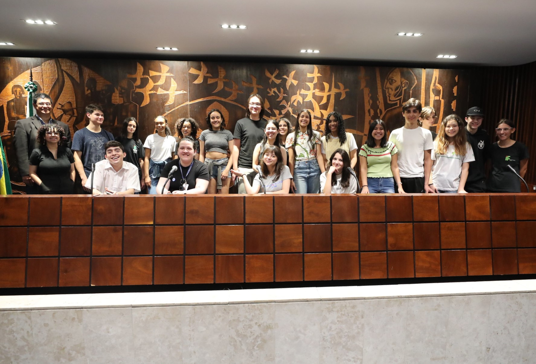 Alunos do Curso técnico em Administração do IFPR visitam a Assembleia