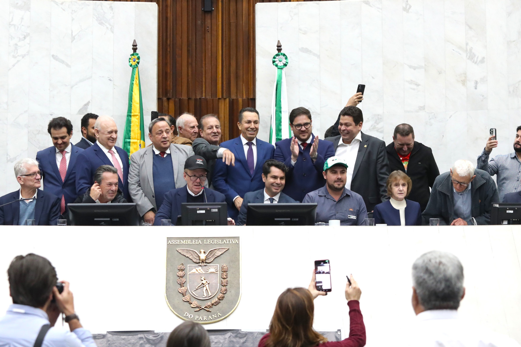 Assembleia Legislativa assegura acordo para votação e sanção de lei que beneficia produtores de leite paranaenses