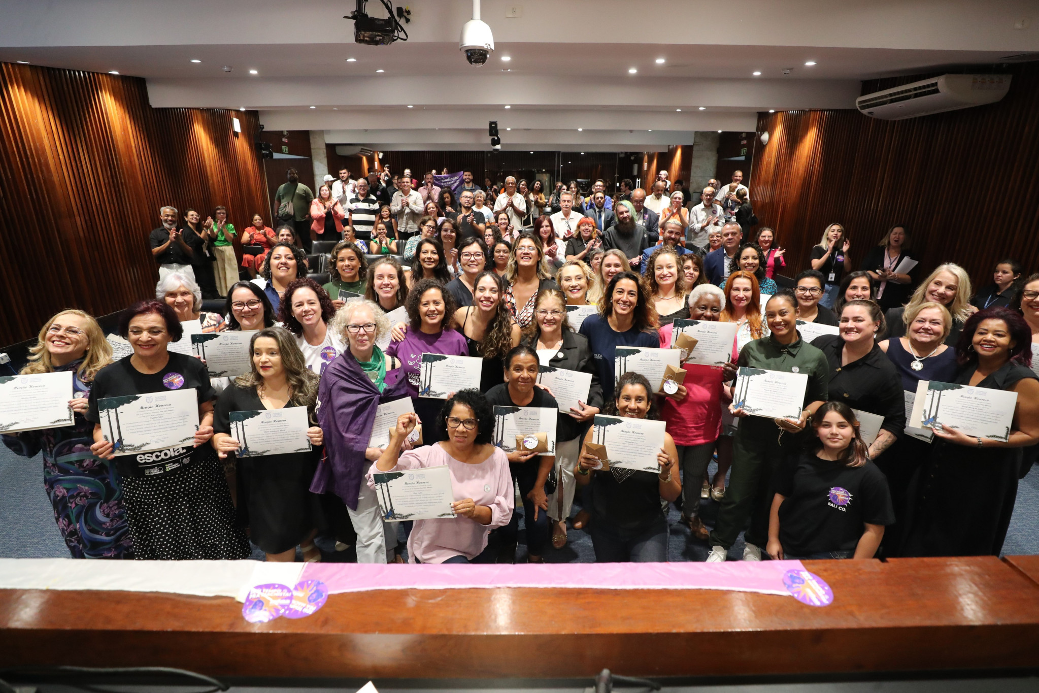 Sessão Solene em homenagem às Mulheres do Front reconhece trajetórias inspiradoras