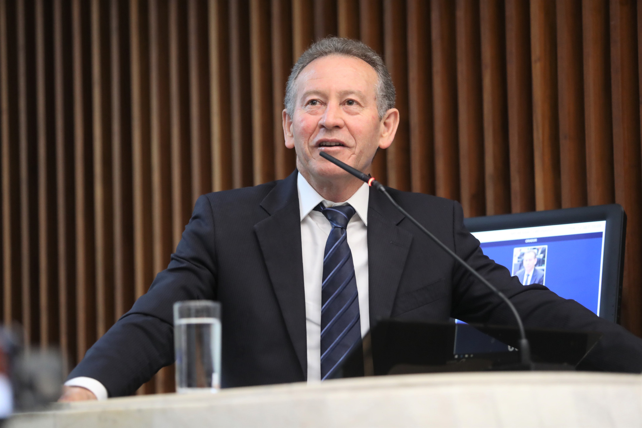 Deputado Professor Lemos (PT) defende reestruturação das carreiras e salário justo para os servidores estaduais