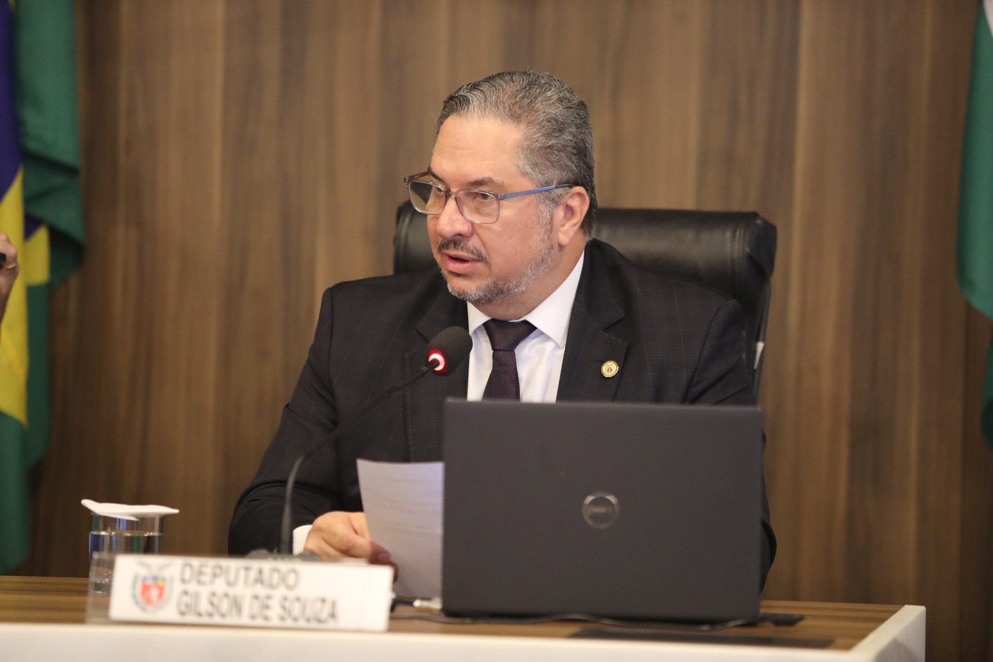 Deputado Gilson de Souza (PL) destaca leis voltadas à transparência, inclusão e respeito ao consumidor no Paraná