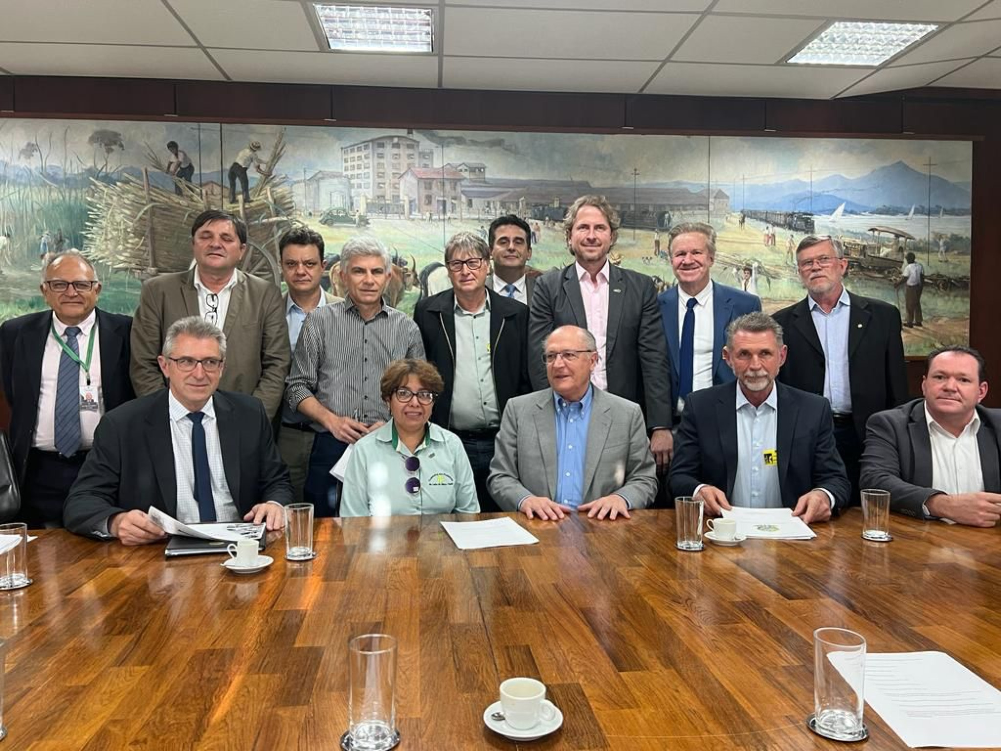 Deputado Luis Corti (PSB) lidera missão em defesa do produtor de leite do Paraná