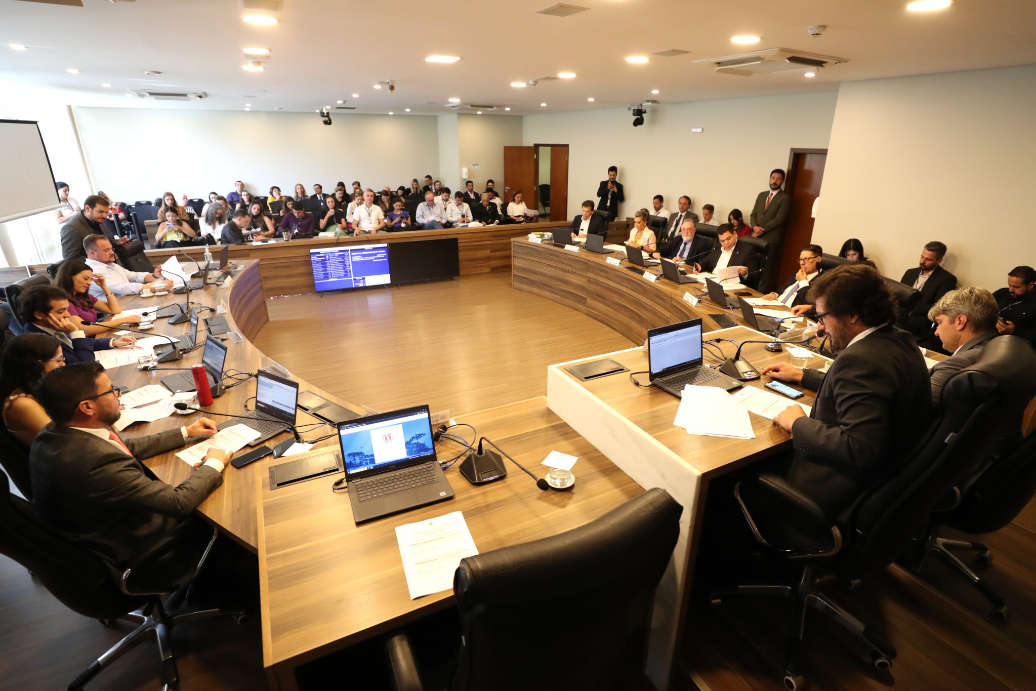 CCJ aprova projeto que promove emprego e renda no Estado