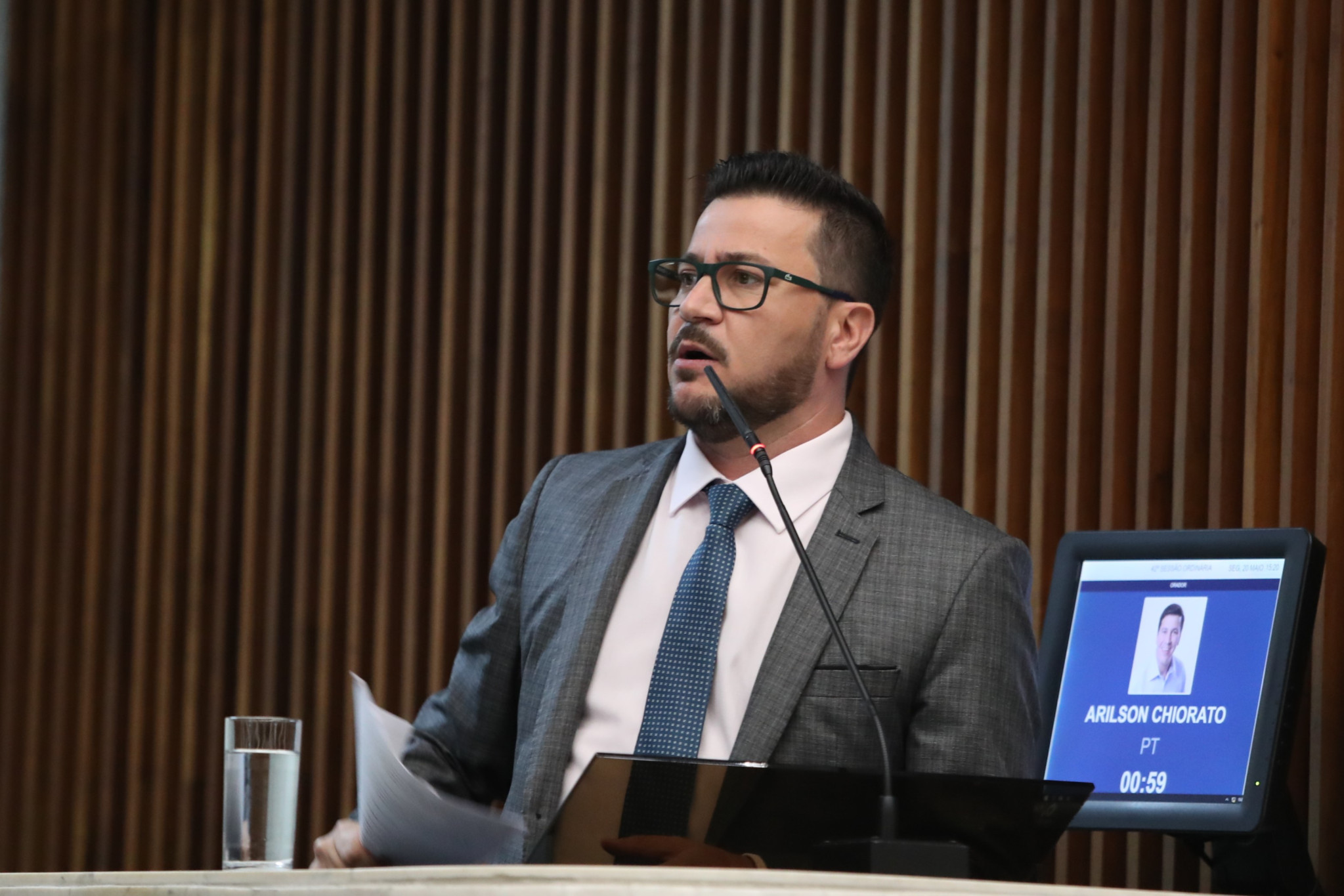 Em discurso no Plenário, deputado Arilson Chiorato (PT) questiona aumento salarial de diretores do Porto de Paranaguá